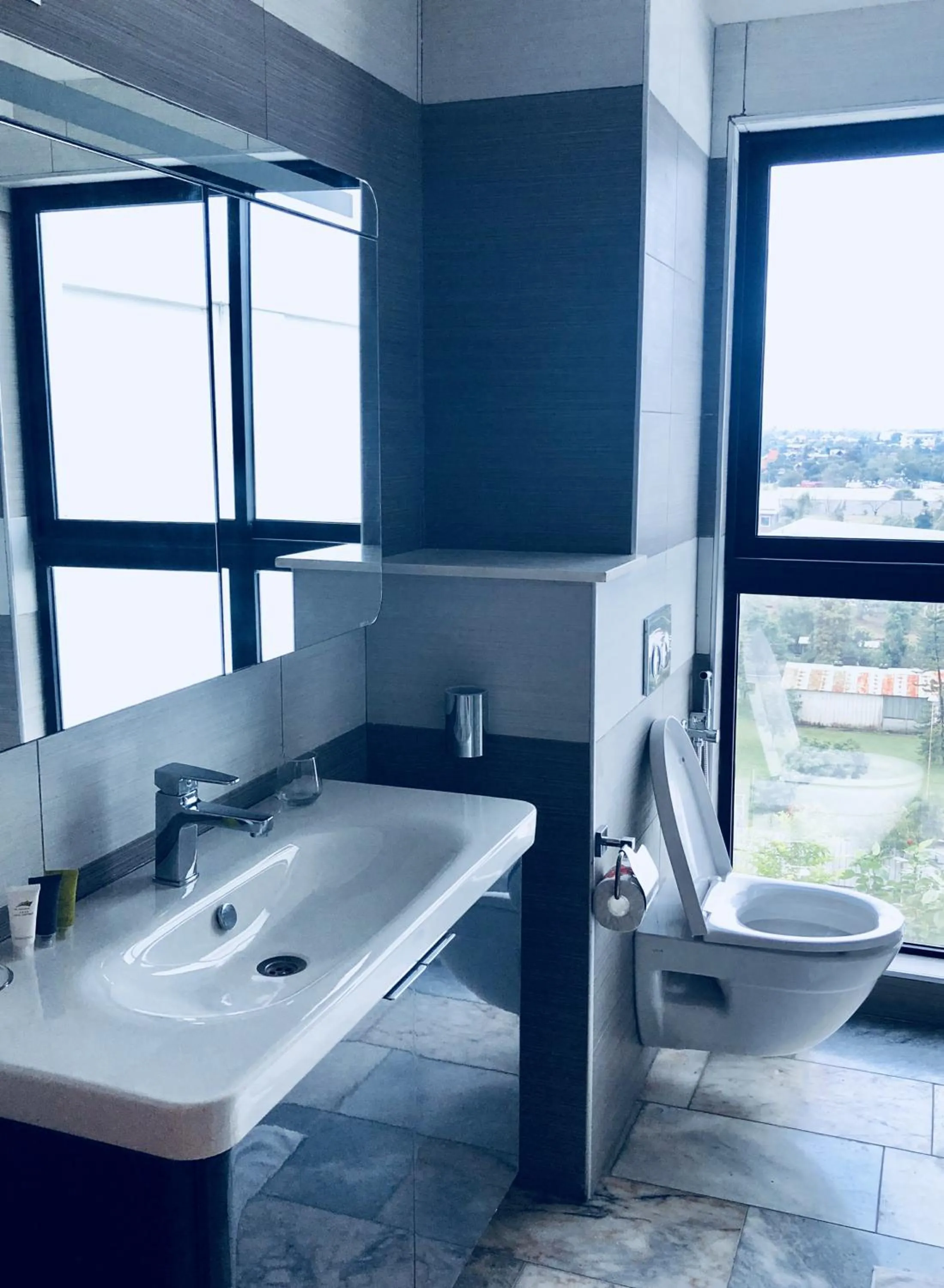 Bathroom in The Streamliner Hotel Apartment