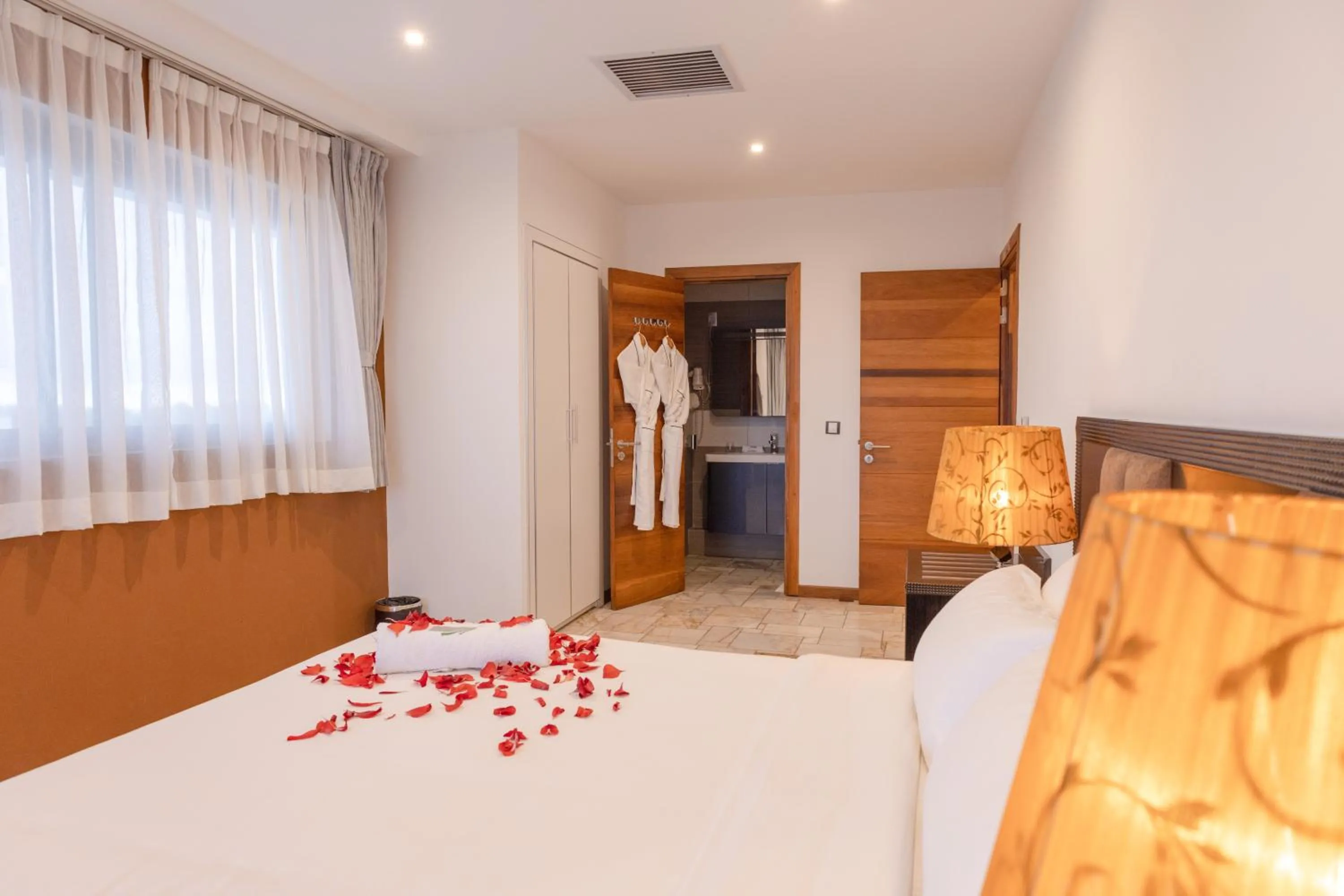 Photo of the whole room, Bed in The Streamliner Hotel Apartment