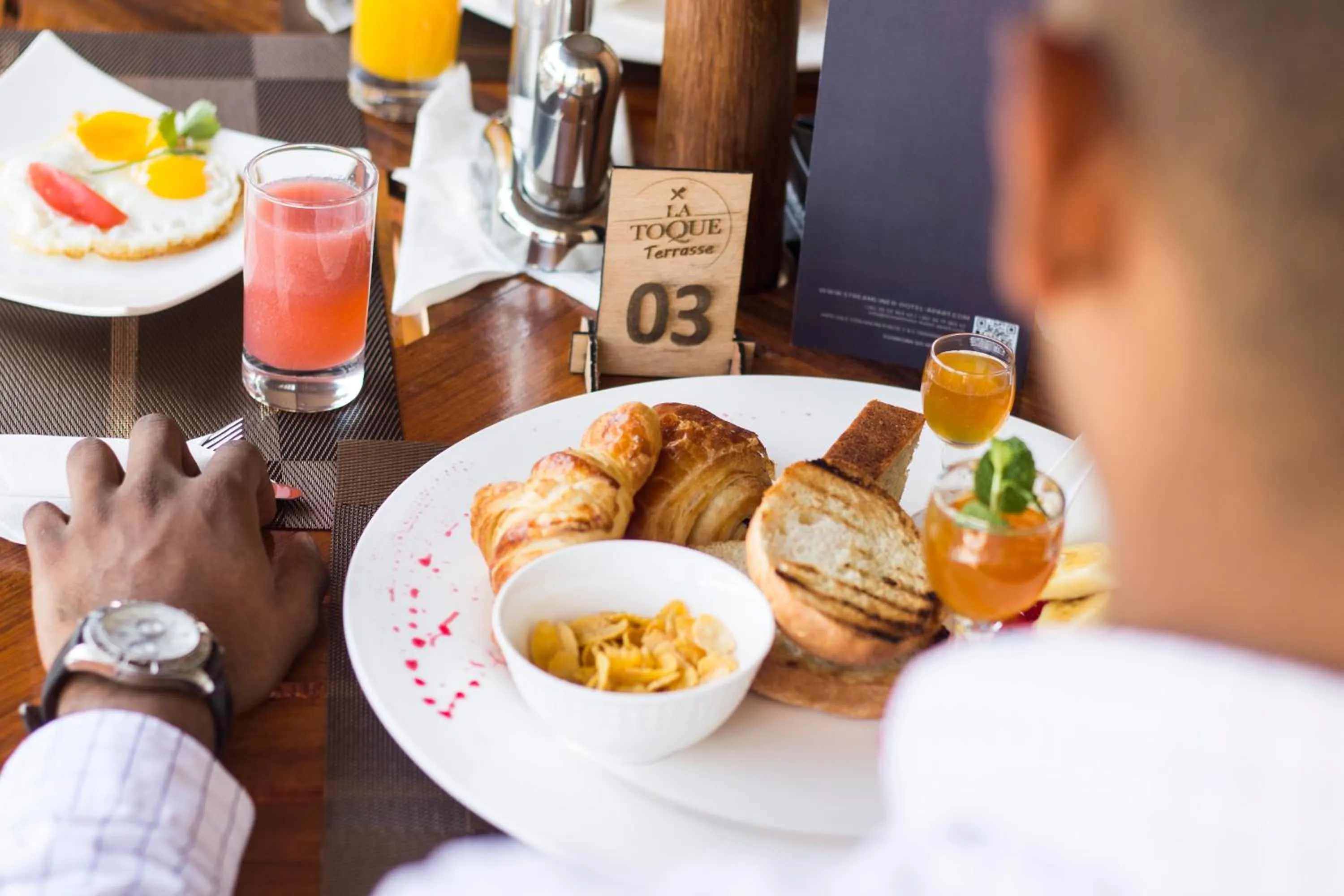 Continental breakfast in The Streamliner Hotel Apartment