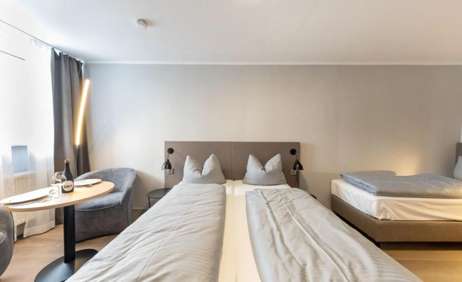 Bedroom, Bed in centerroom München City