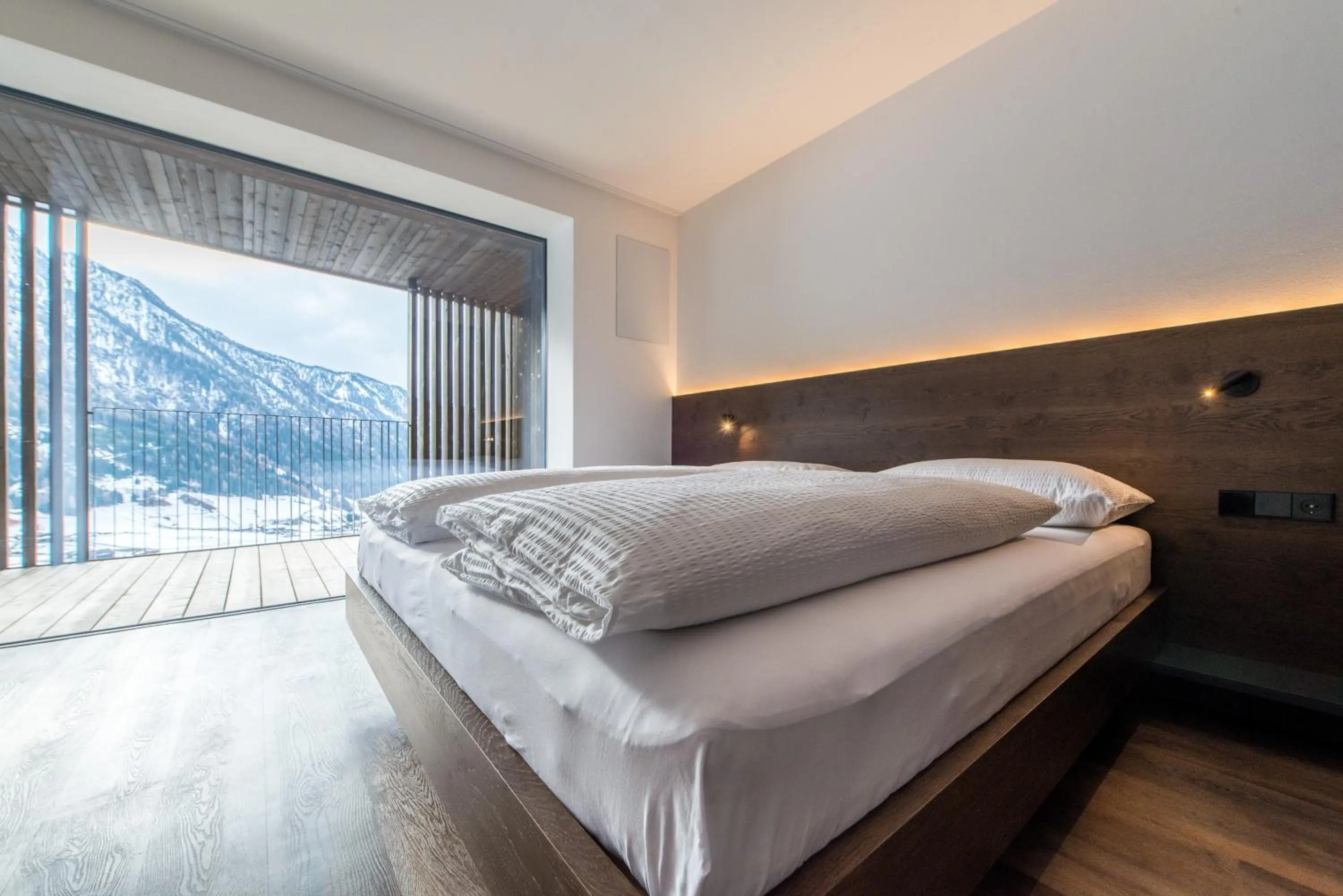 Bedroom, Bed in Mountain Residence Montana