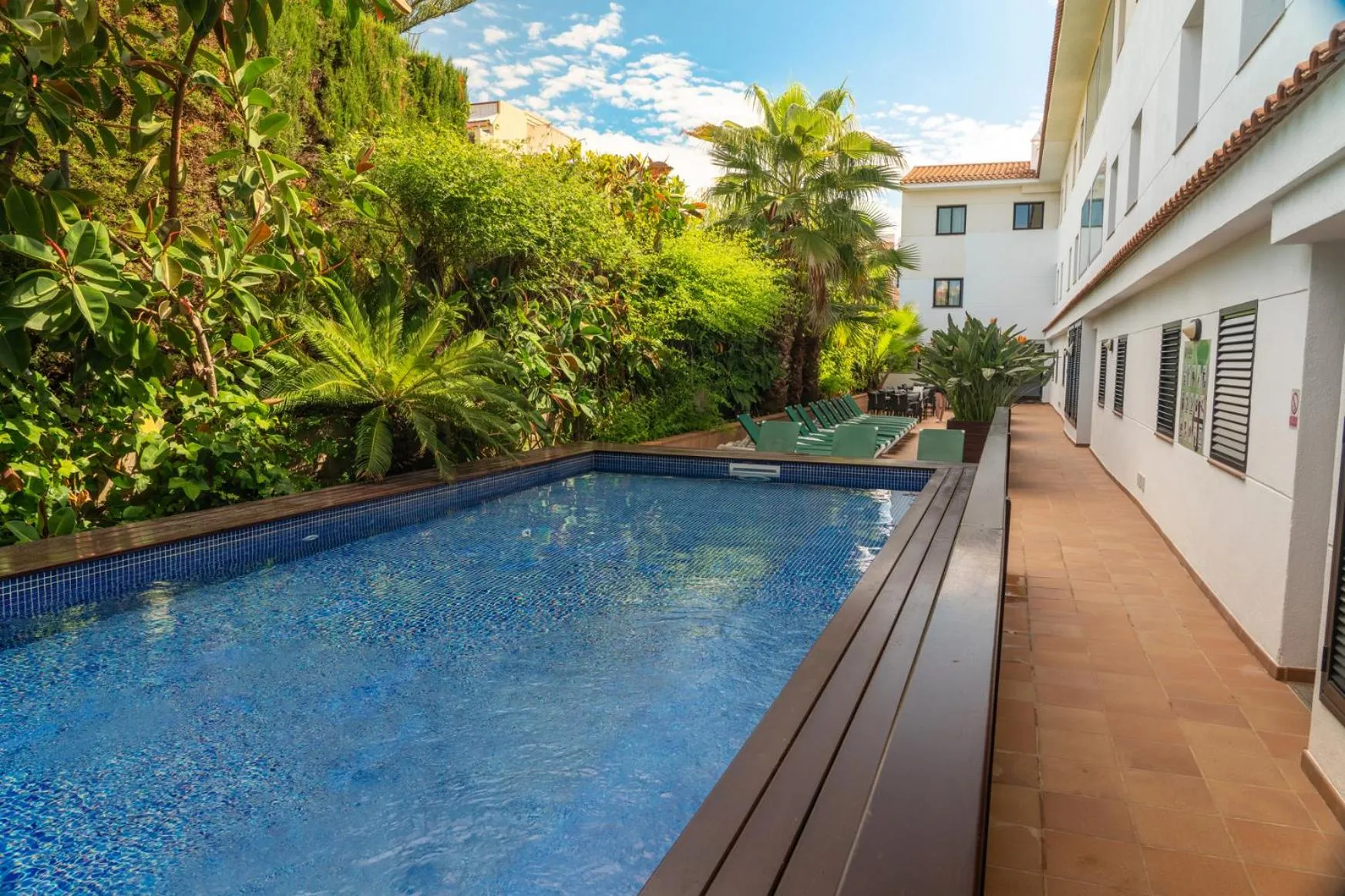 Swimming pool in Beatrix 2000 - Caliu Apartments