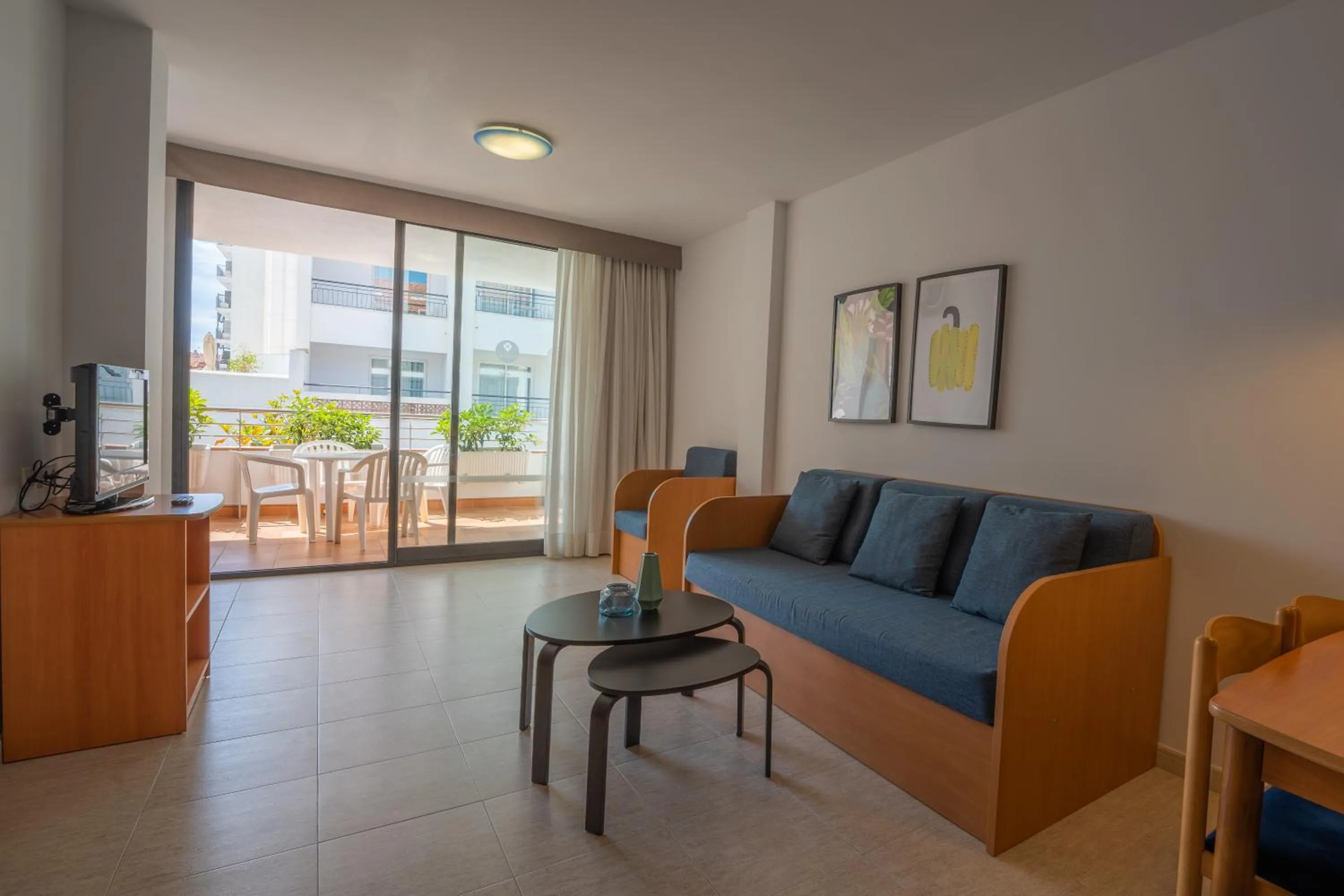 Dining area in Beatrix 2000 - Caliu Apartments