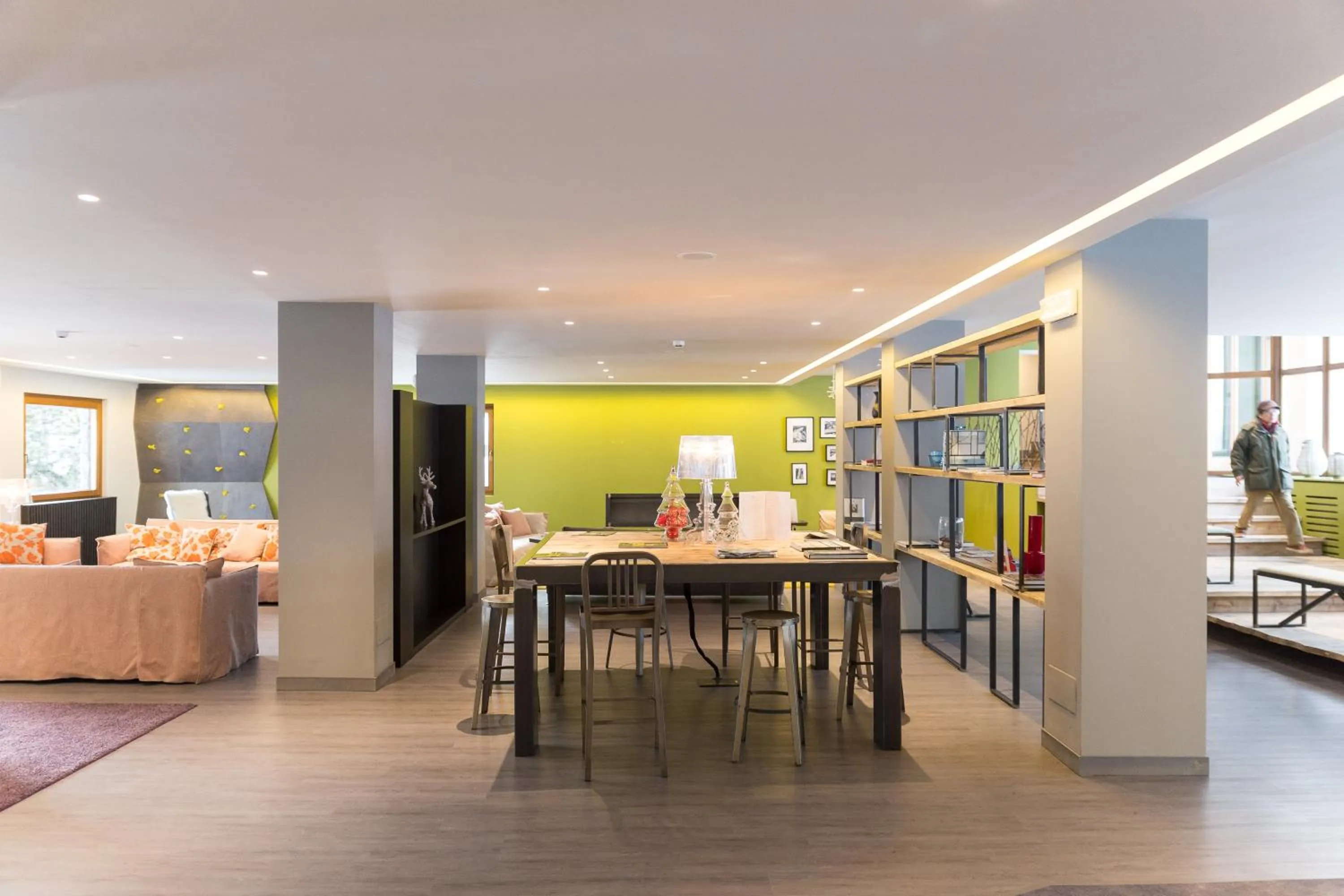 Communal lounge/ TV room in Hotel Europa