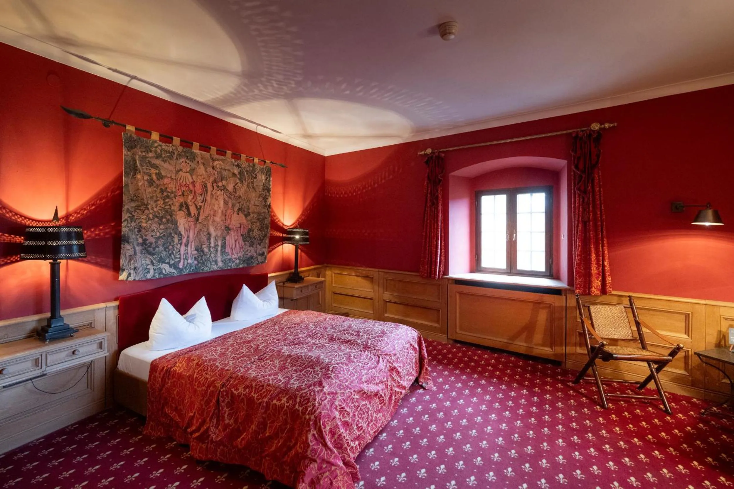 Photo of the whole room, Bed in Burg Rabenstein