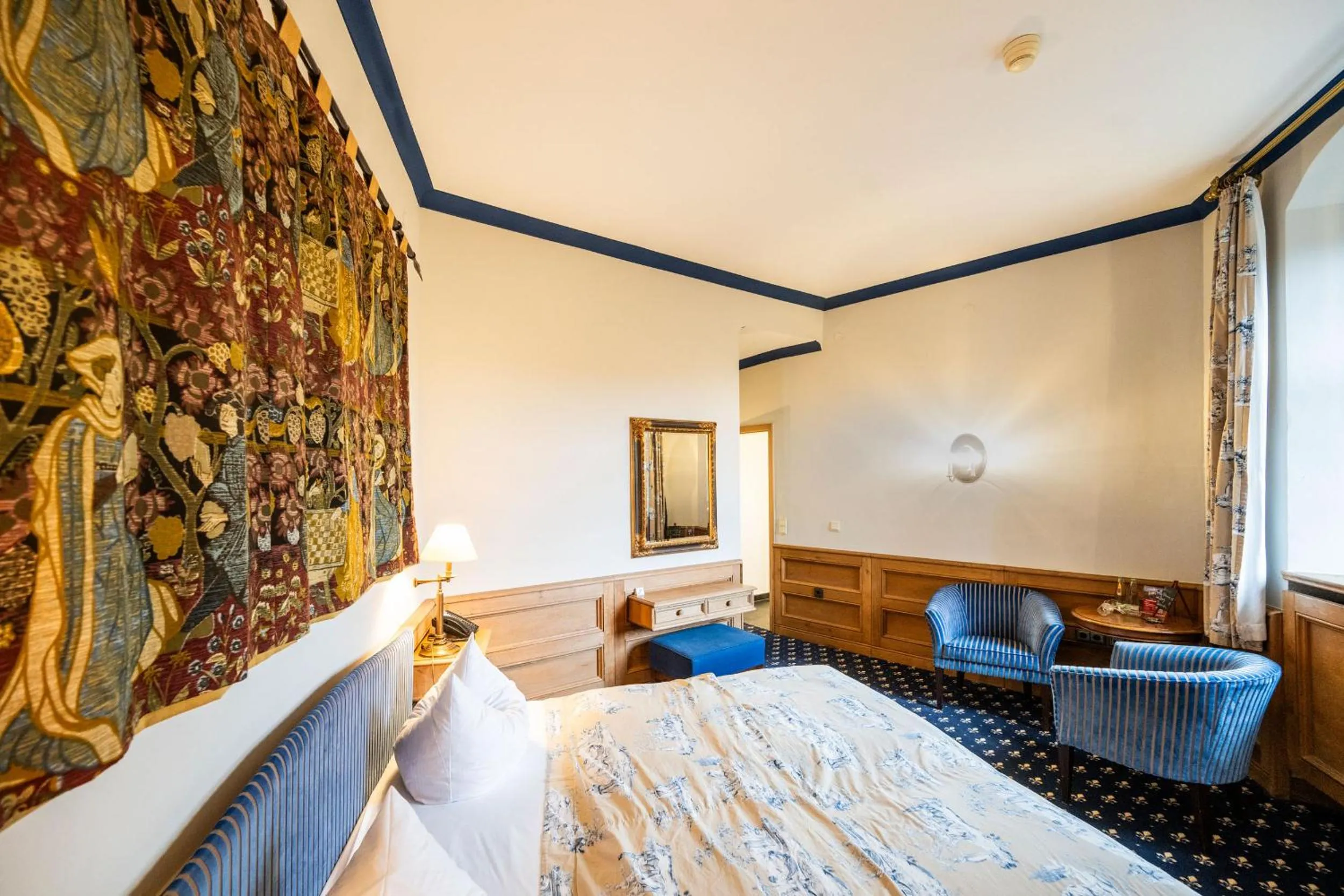 Photo of the whole room, Bed in Burg Rabenstein