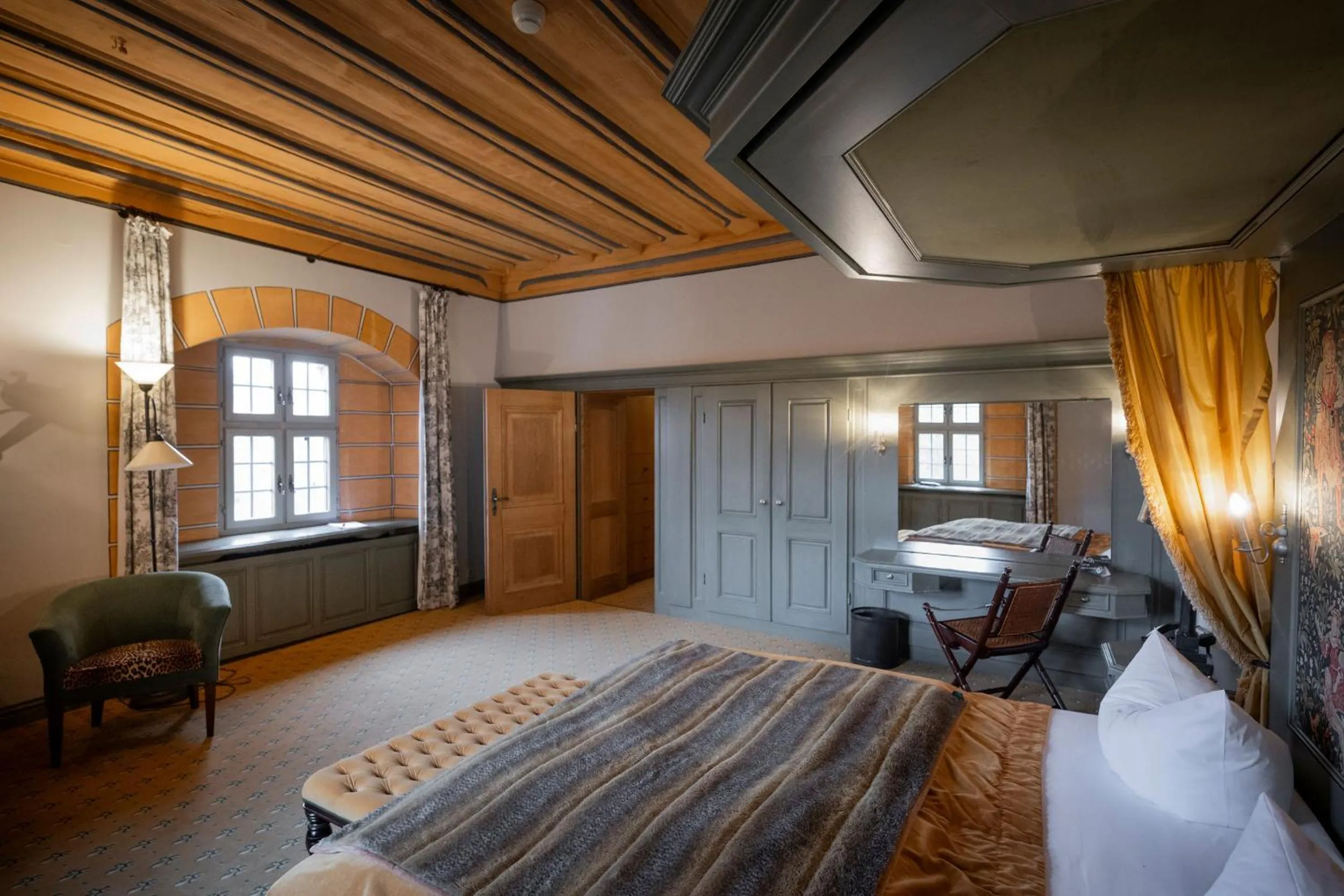 Photo of the whole room, Bed in Burg Rabenstein