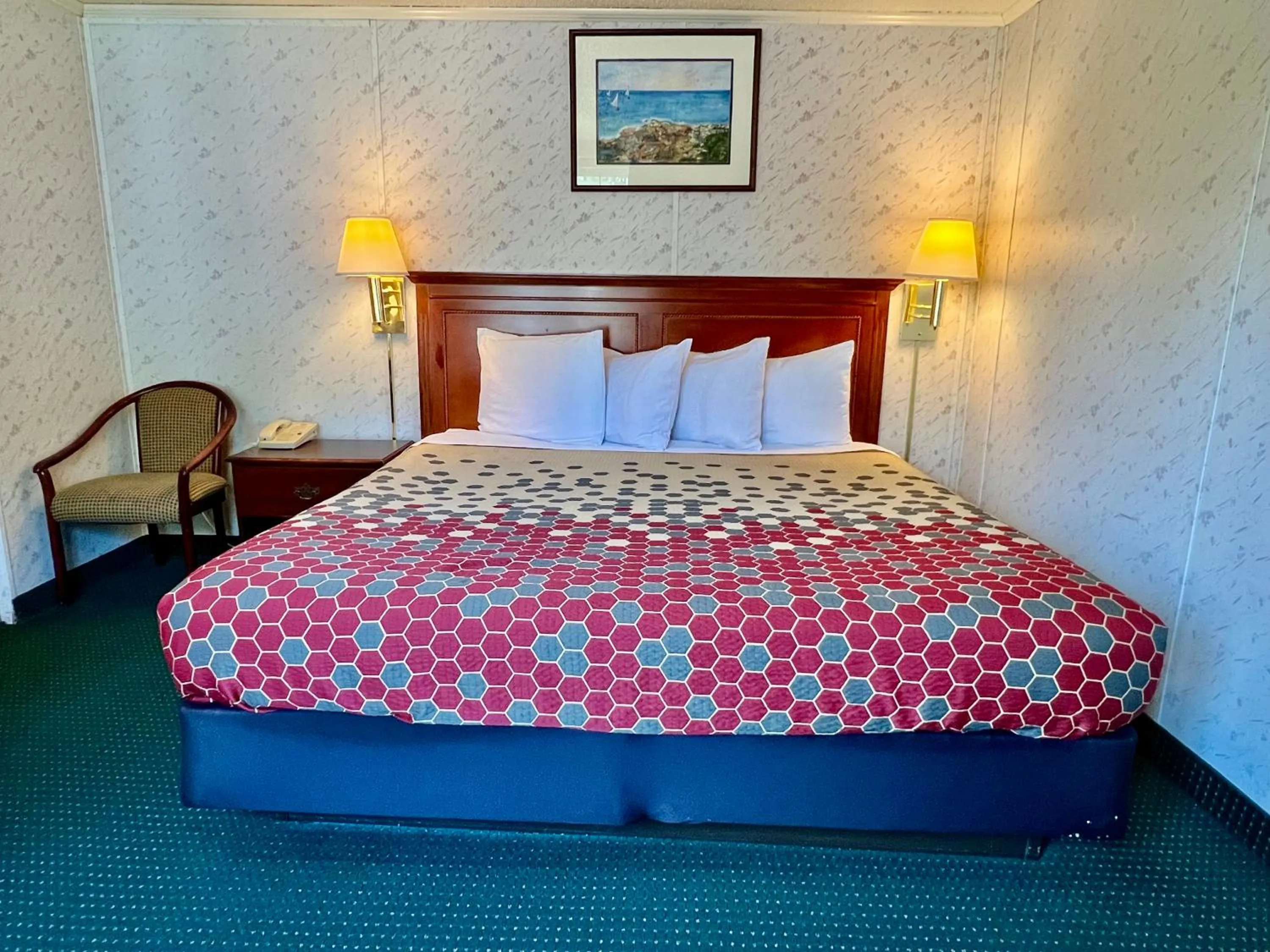 Bed in Rodeway Inn & Suites Brunswick near Hwy 1