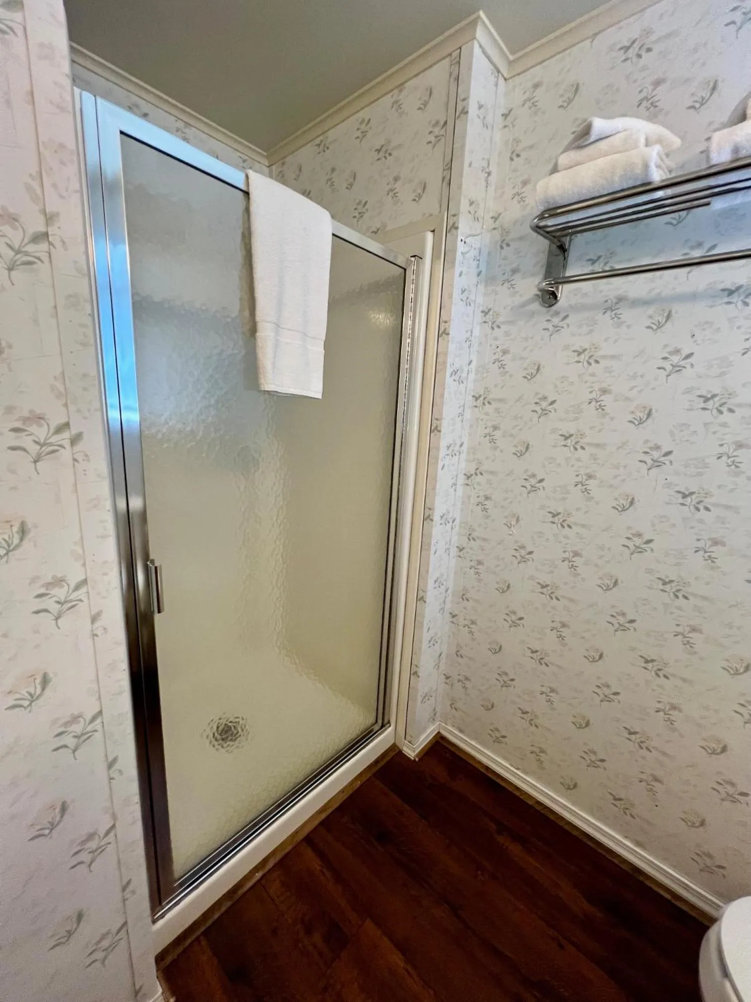 Rodeway Inn & Suites Brunswick near Hwy 1