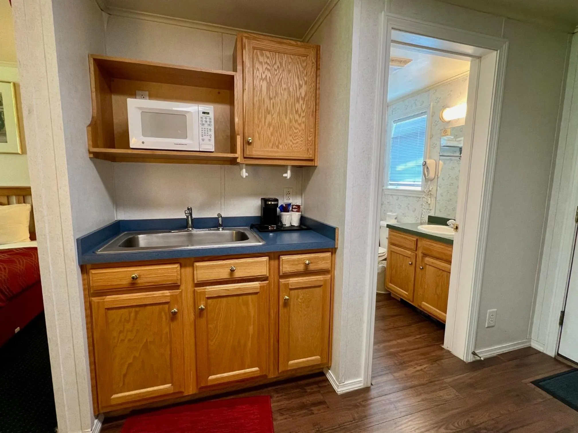 Rodeway Inn & Suites Brunswick near Hwy 1