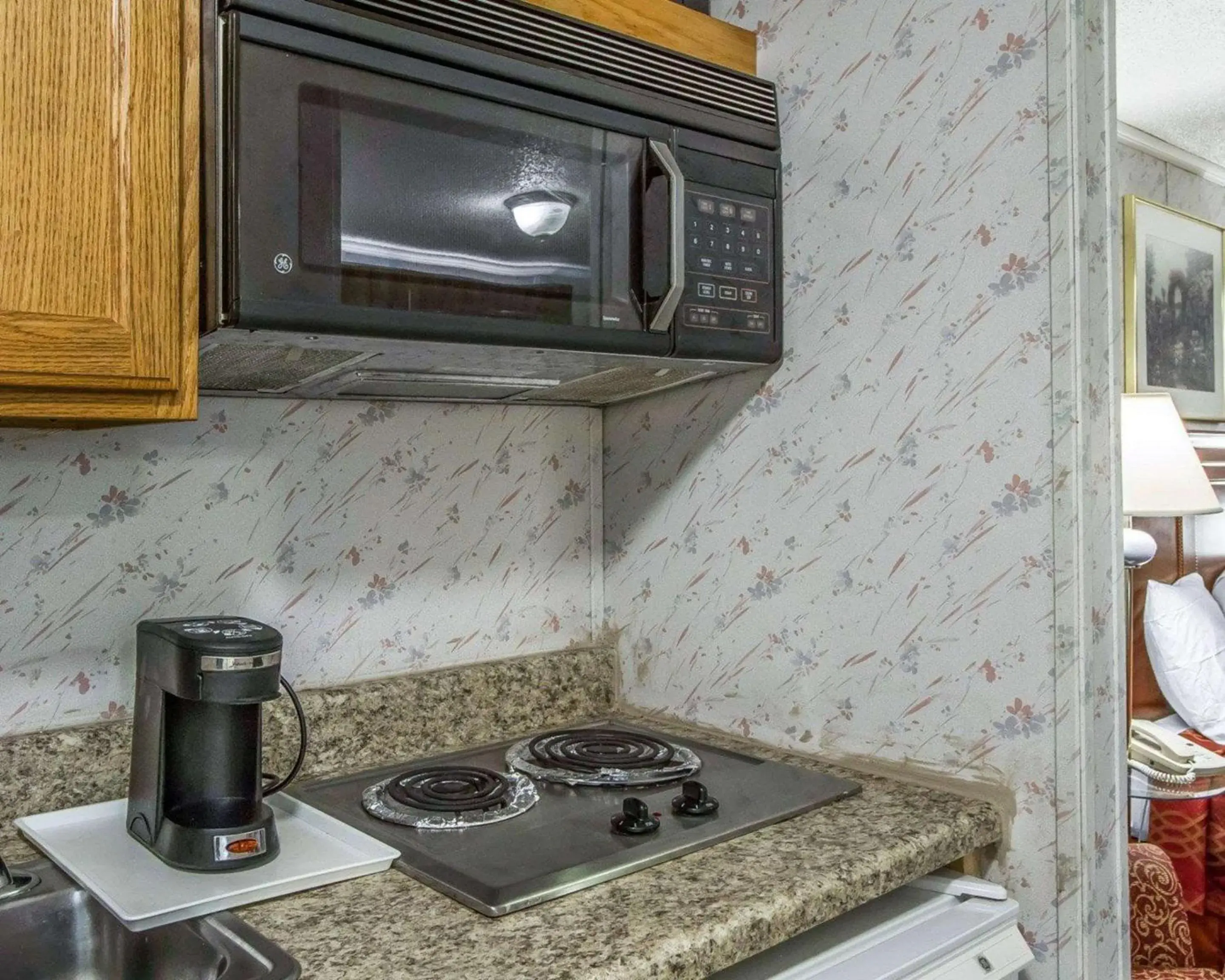 Efficiency Suite with Two Queen Beds - Non Smoking in Rodeway Inn & Suites Brunswick near Hwy 1 Efficiency Suite with Two Queen Beds - Non Smoking in Rodeway Inn & Suites Brunswick near Hwy 1