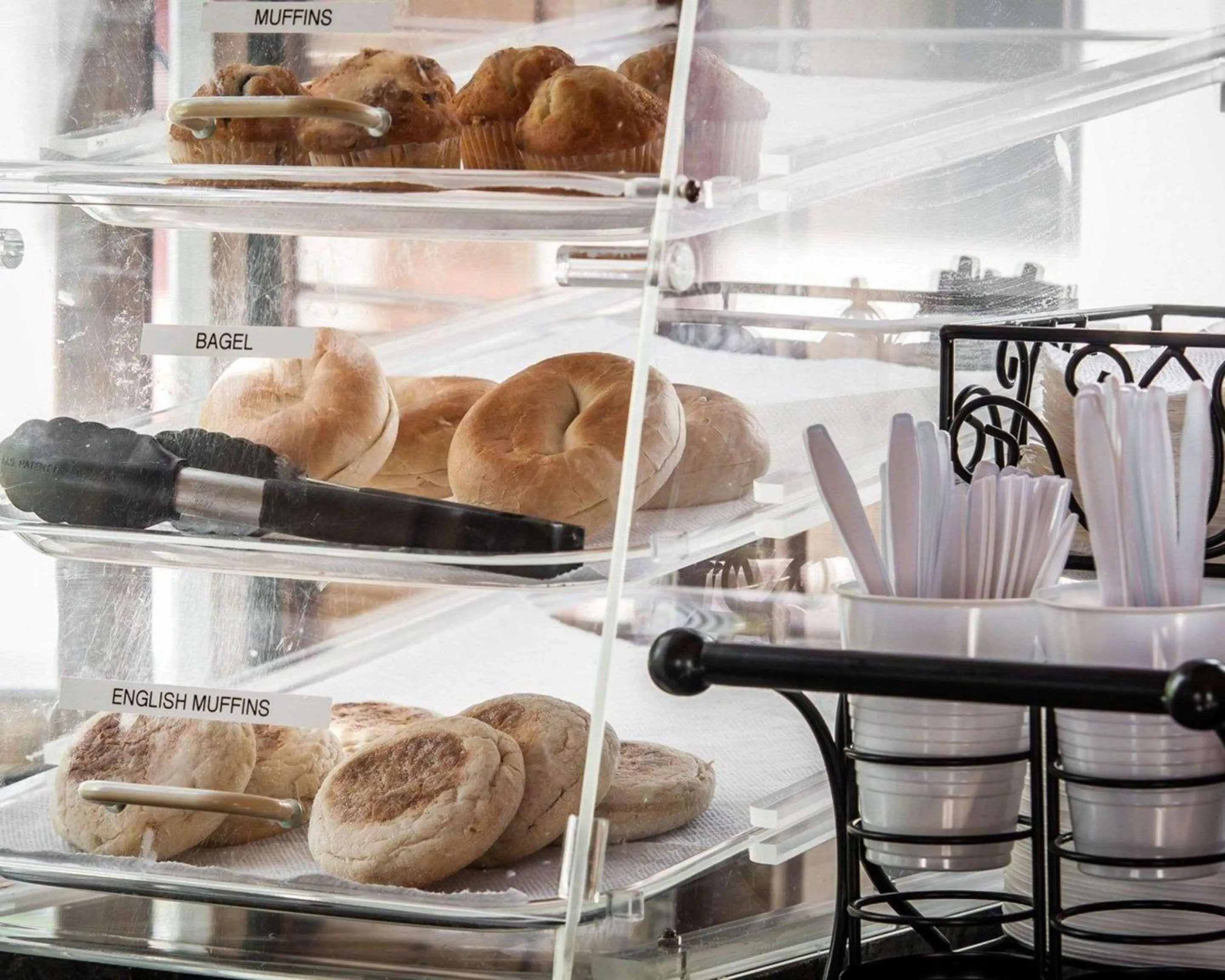 Restaurant/places to eat in Rodeway Inn & Suites Brunswick near Hwy 1