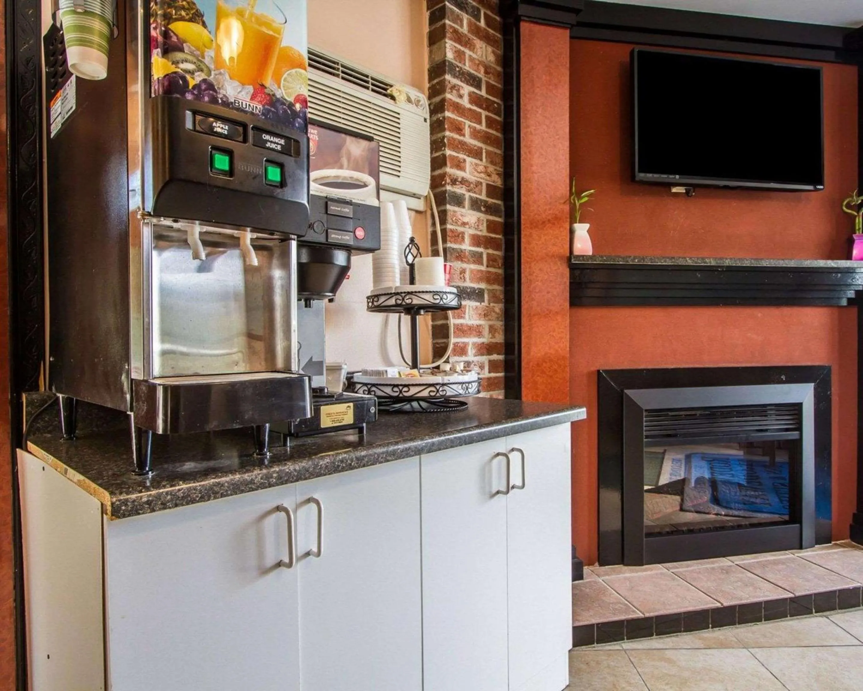 Lobby or reception in Rodeway Inn & Suites Brunswick near Hwy 1