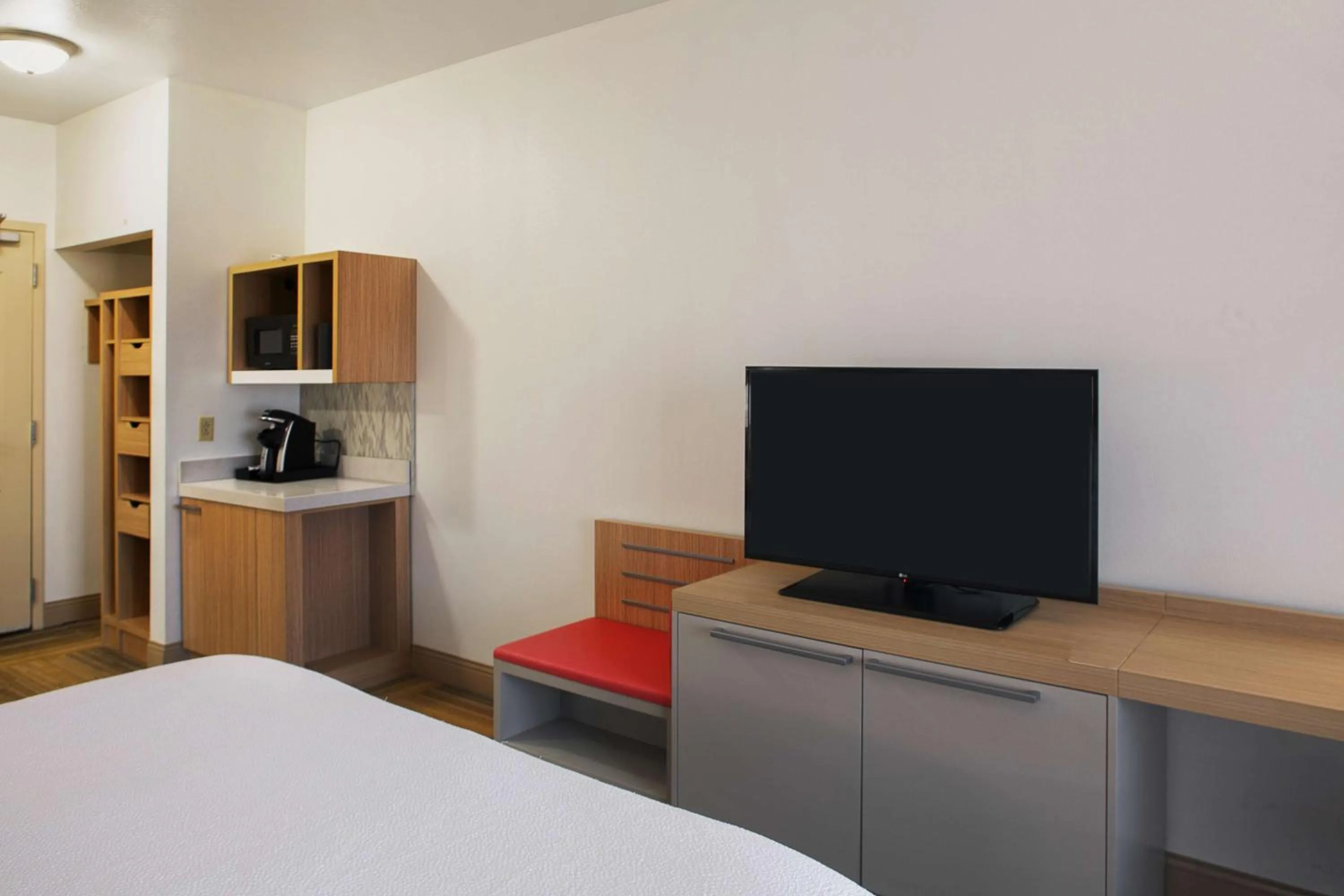 Bedroom, Bed in Hilton Garden Inn Jonesboro