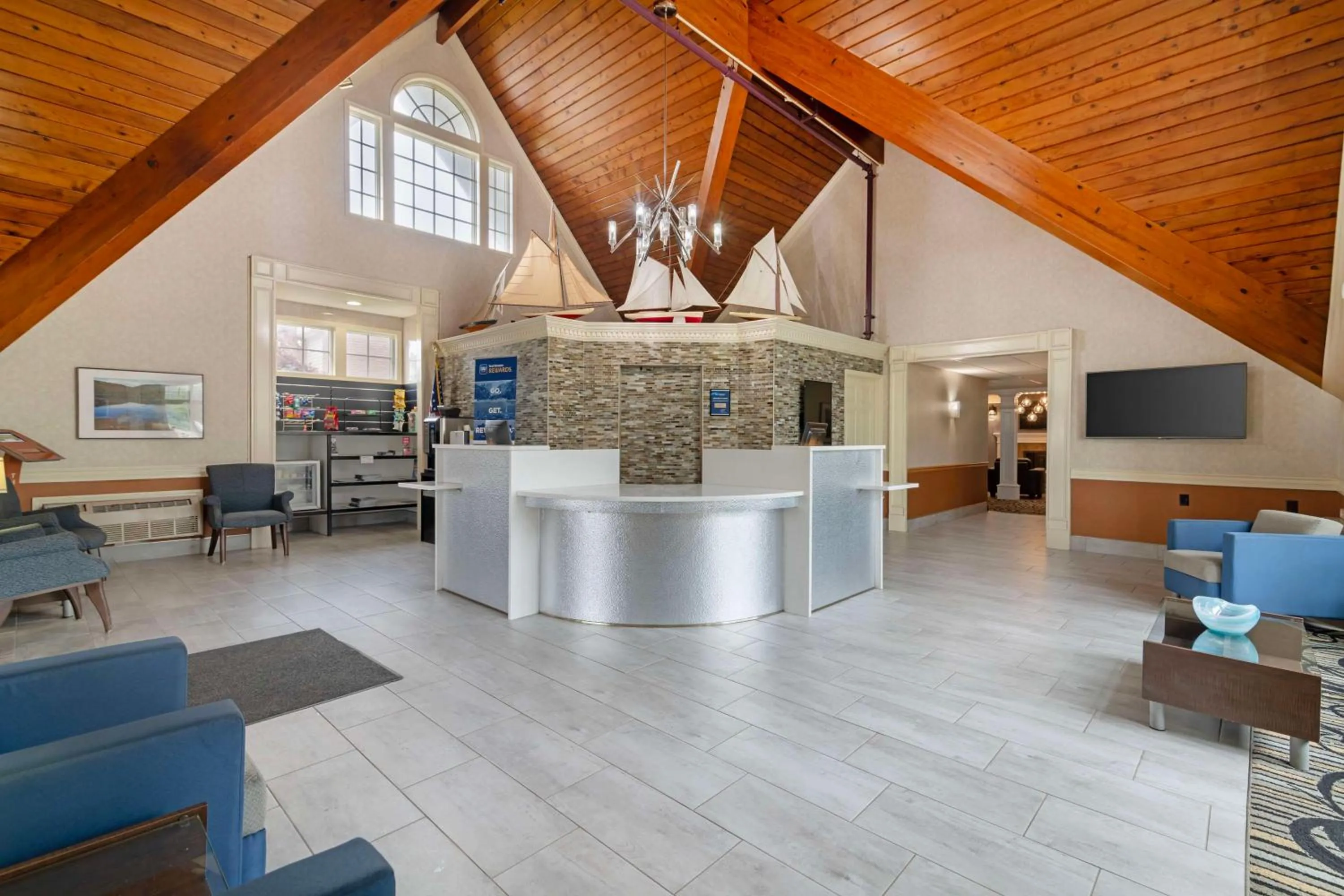 Lobby or reception in Best Western Plus Plattsburgh