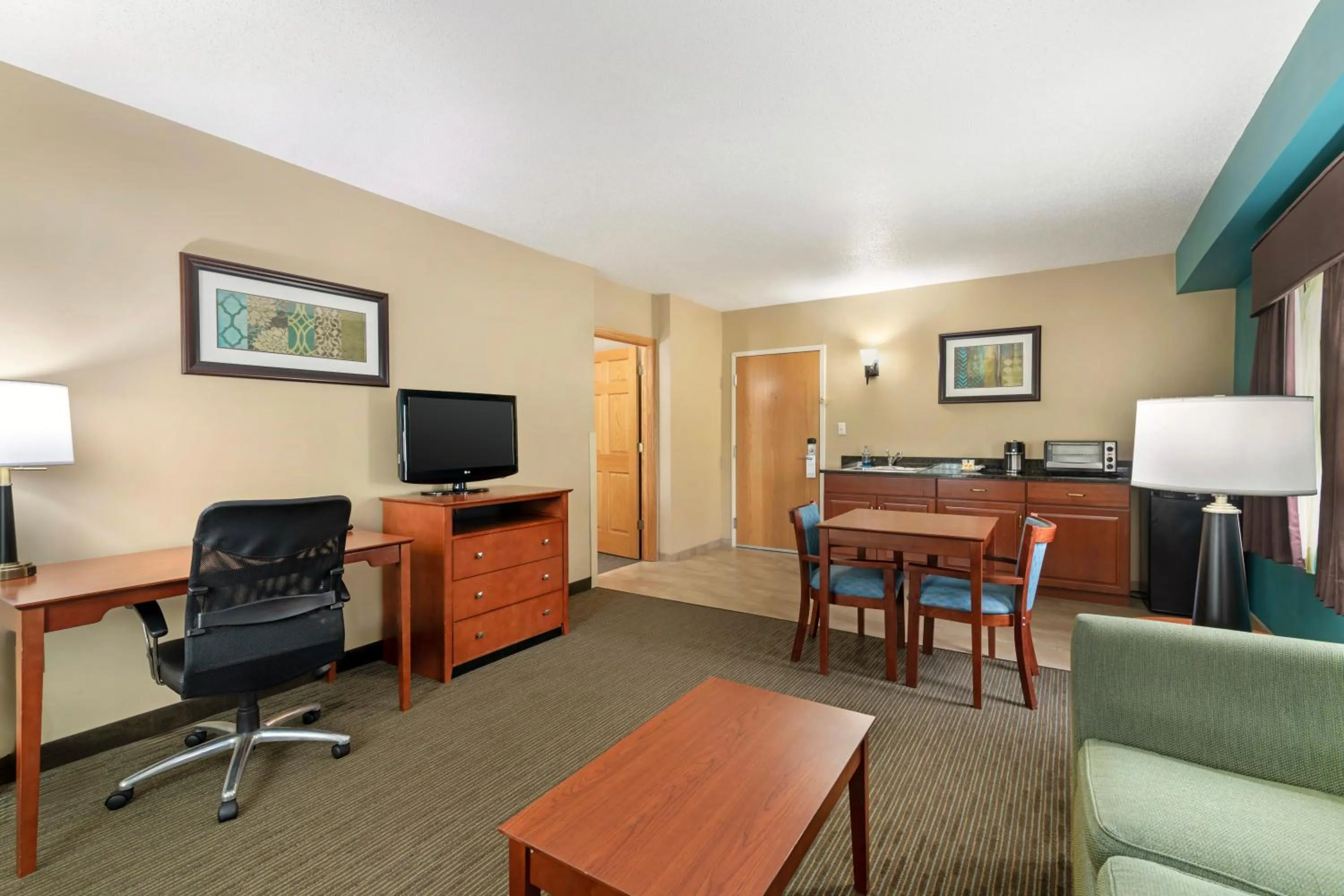 TV and multimedia in Best Western Plus Plattsburgh