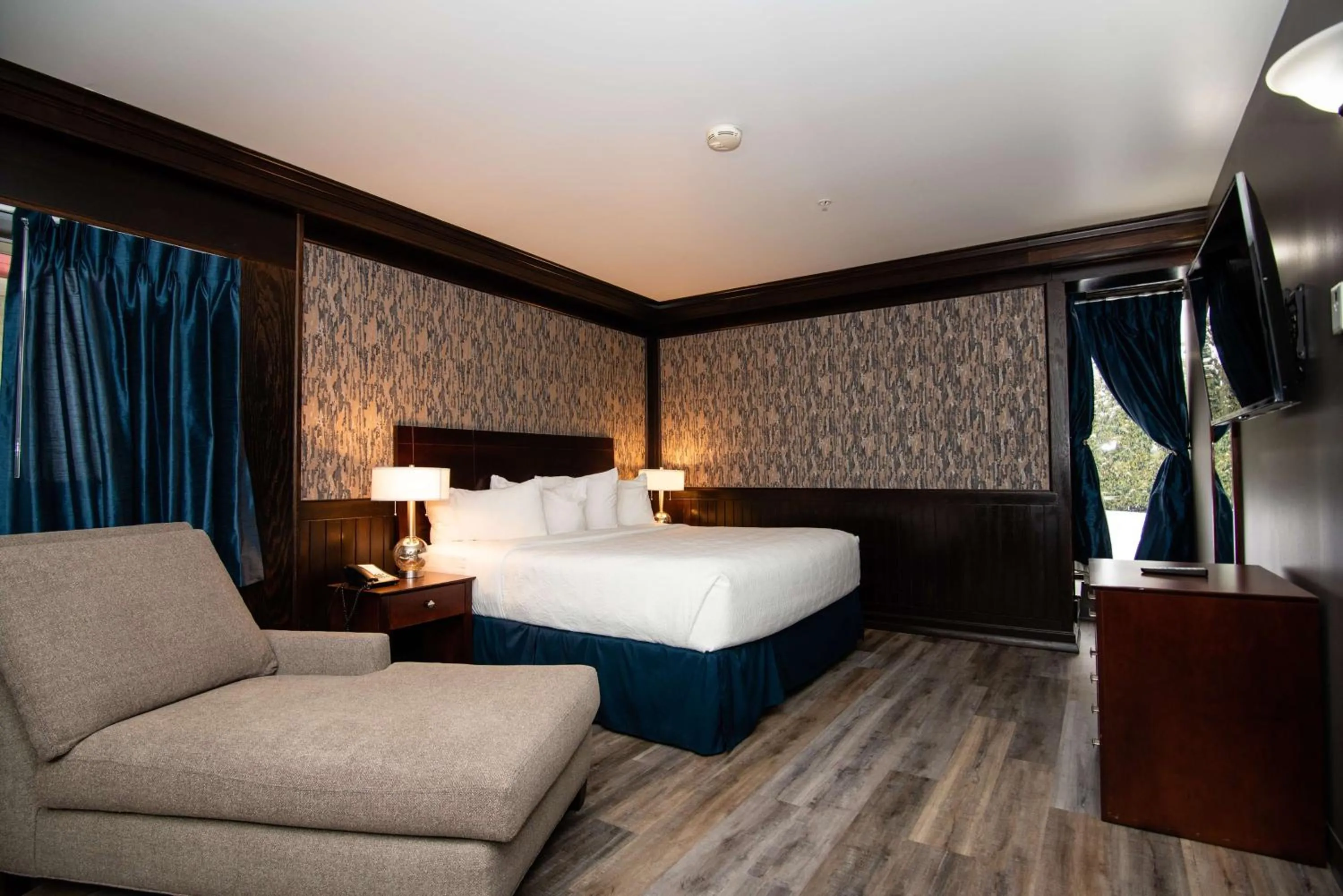 Photo of the whole room, Bed in Best Western Plus Plattsburgh