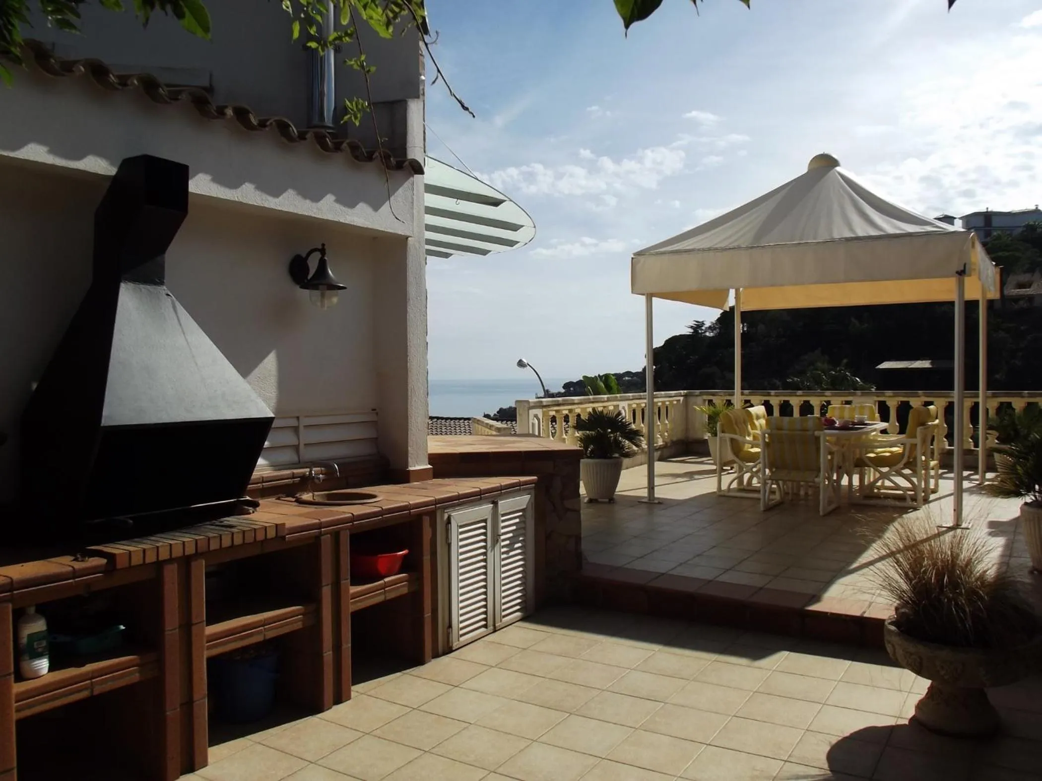 BBQ facilities in YUTA by Danlux Invest