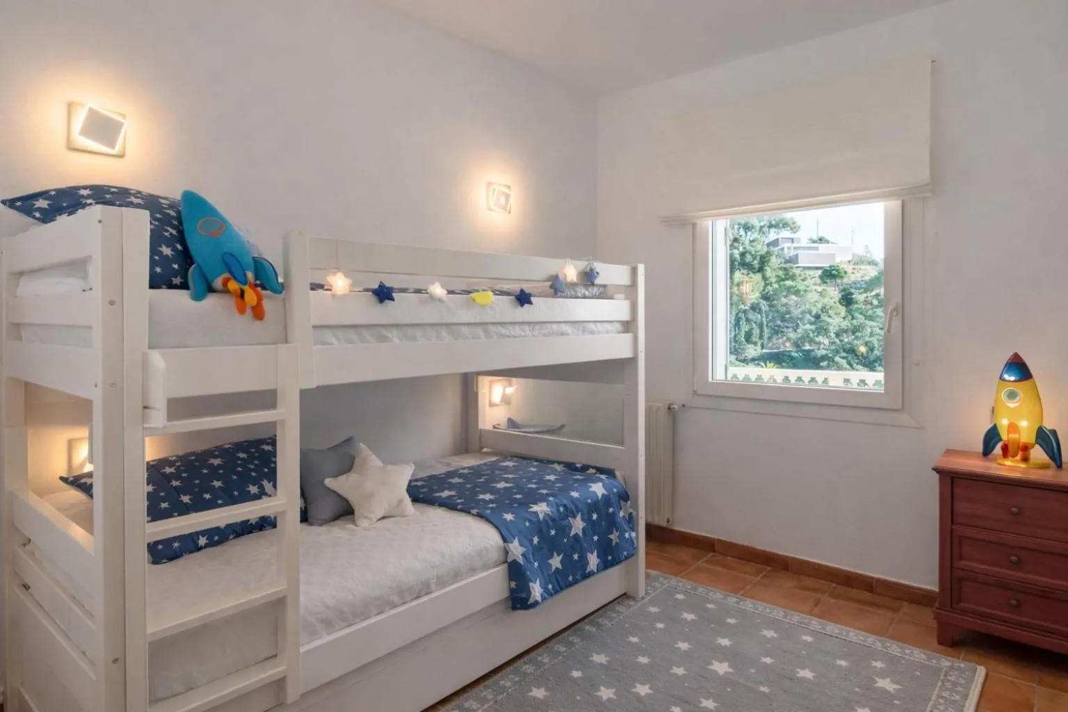 Bedroom, Bed in YUTA by Danlux Invest