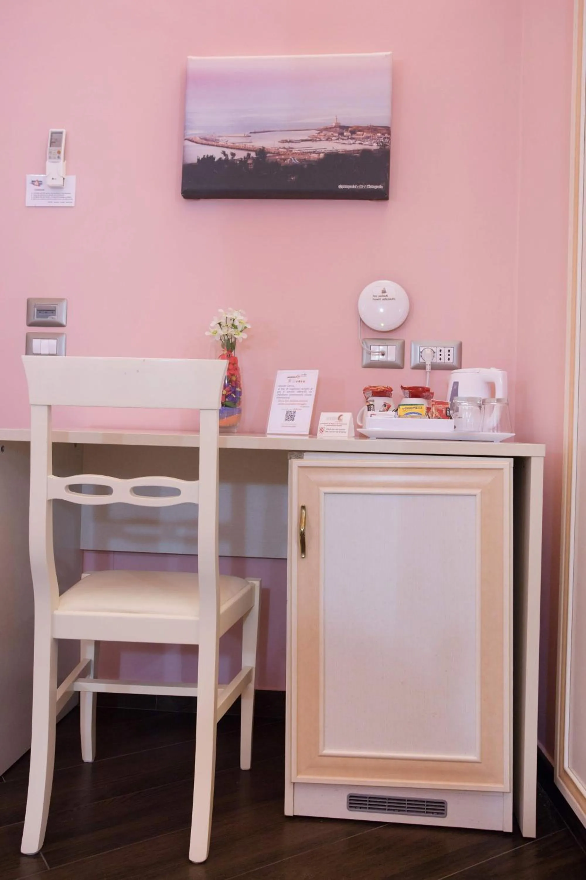 Decorative detail in Relais Parallelo 41