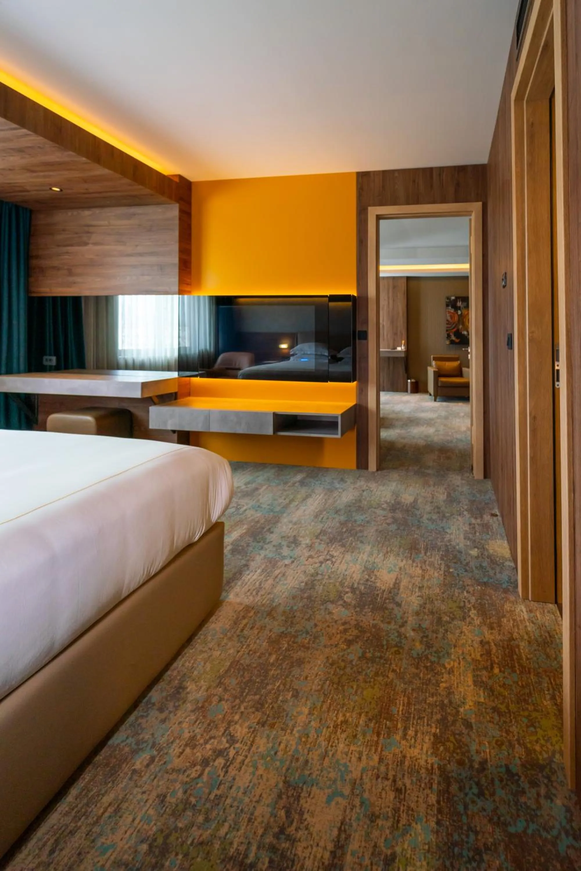 Bedroom, Bed in Emerald Hotel