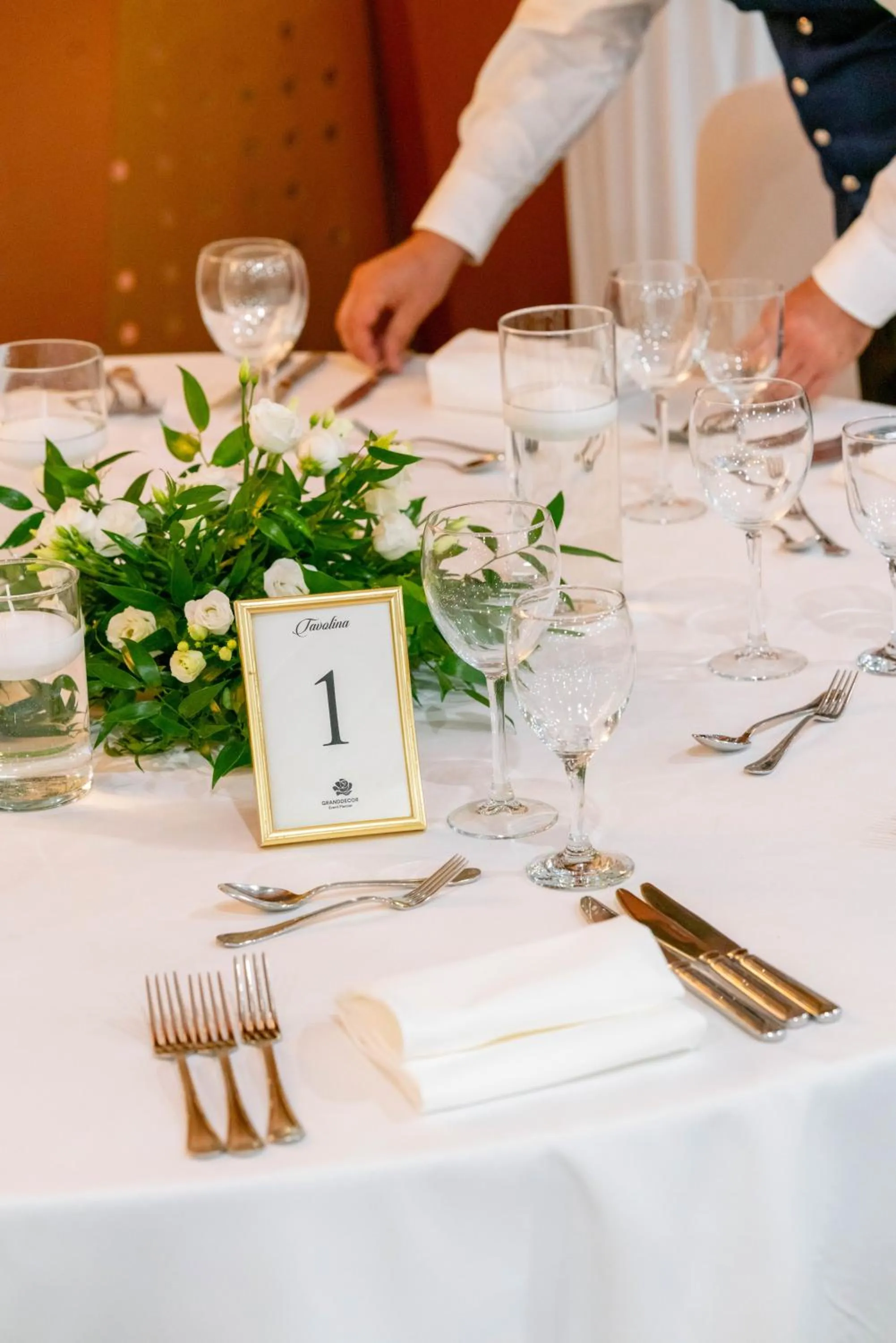 Restaurant/places to eat in Emerald Hotel