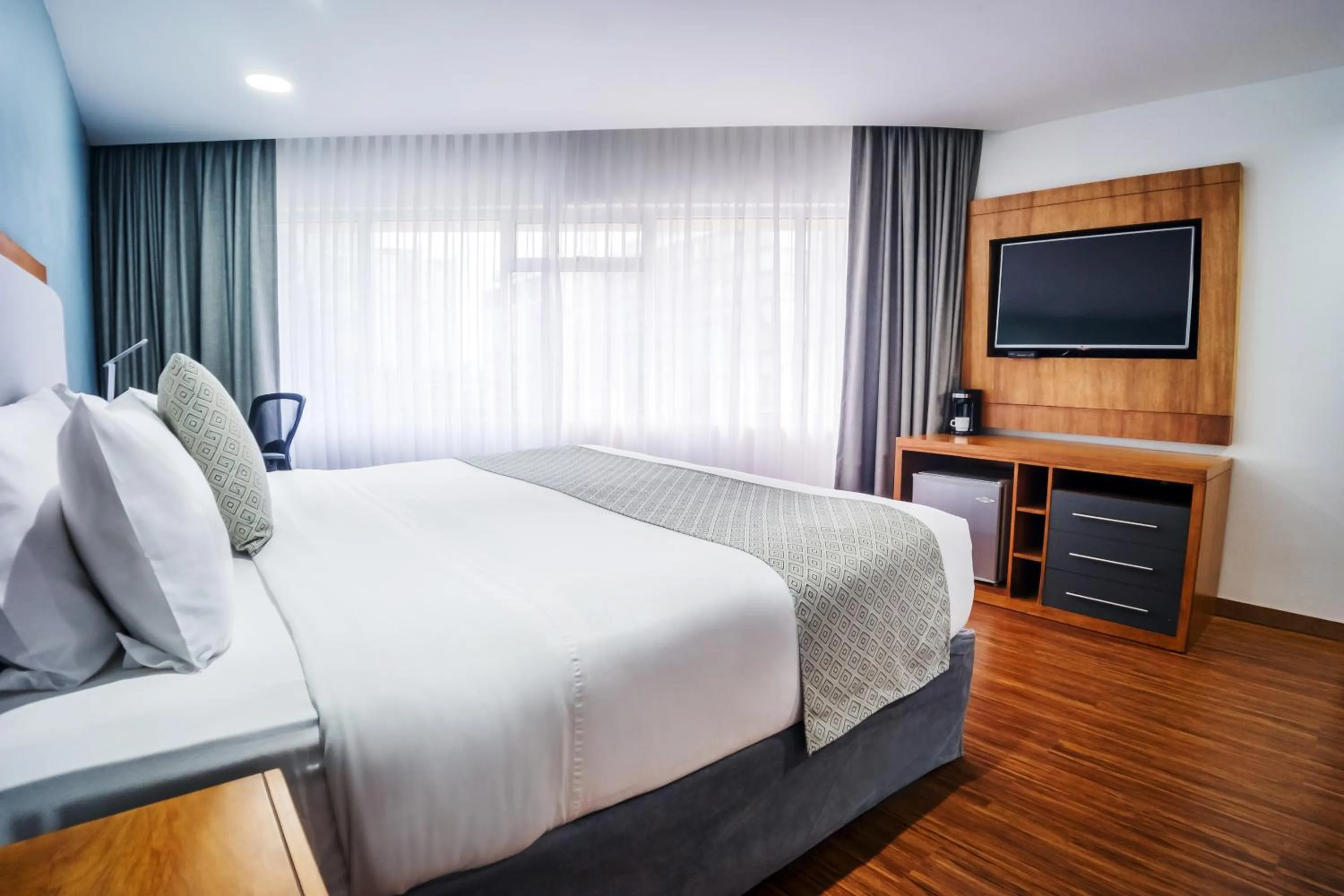 Bed in TRYP by Wyndham Guayaquil Airport