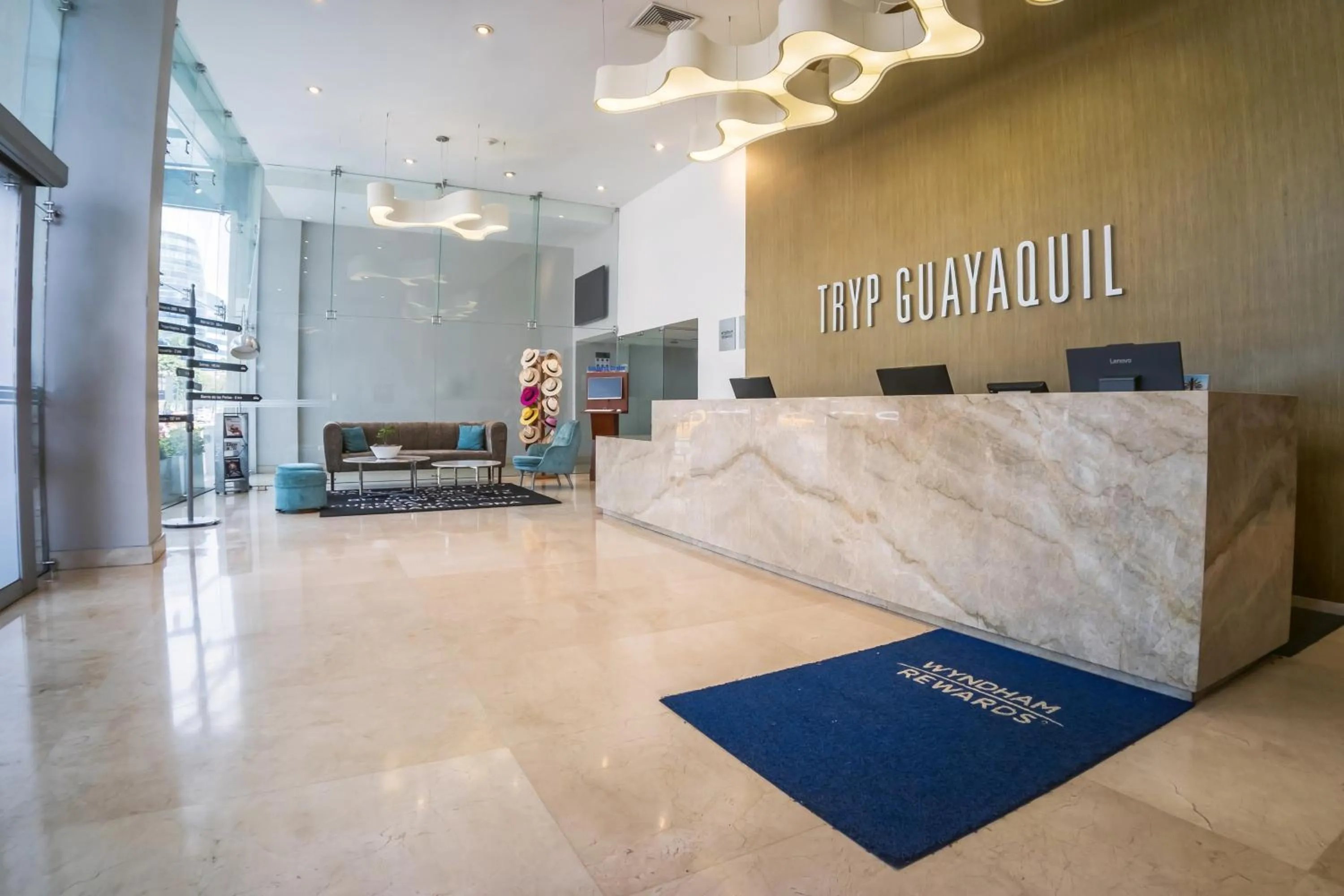Lobby or reception in TRYP by Wyndham Guayaquil Airport