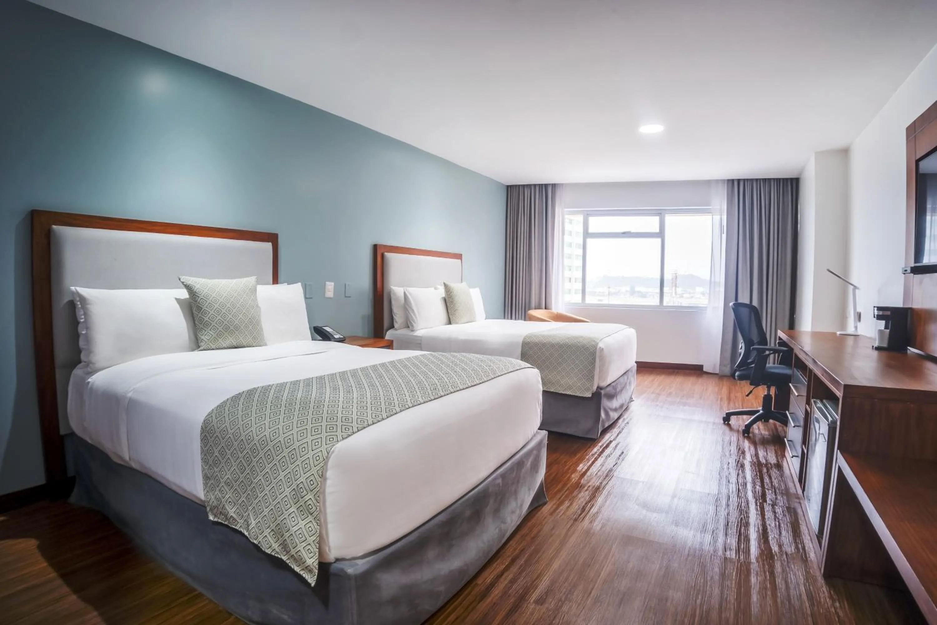 Bed in TRYP by Wyndham Guayaquil Airport