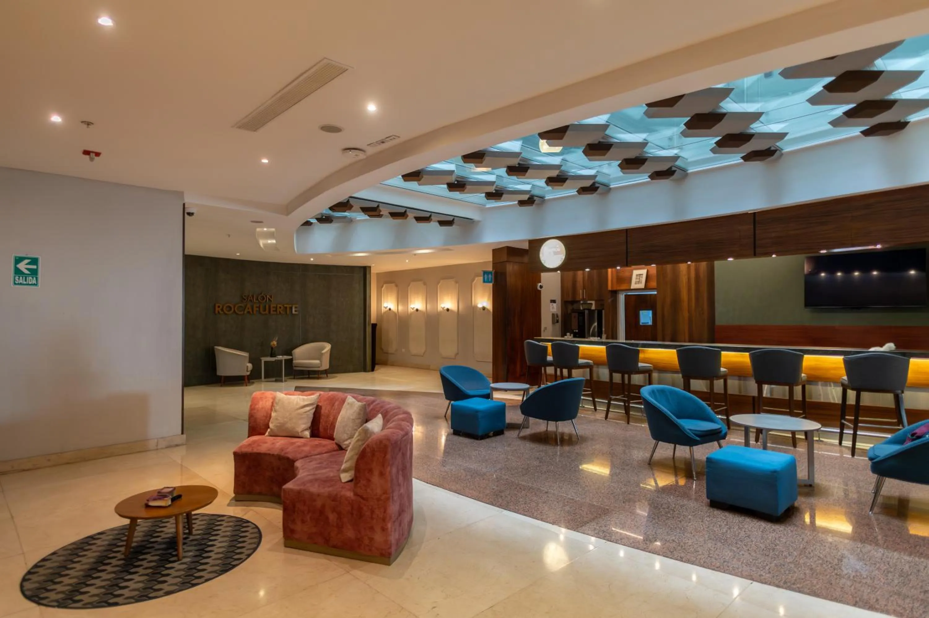 Seating area in TRYP by Wyndham Guayaquil Airport