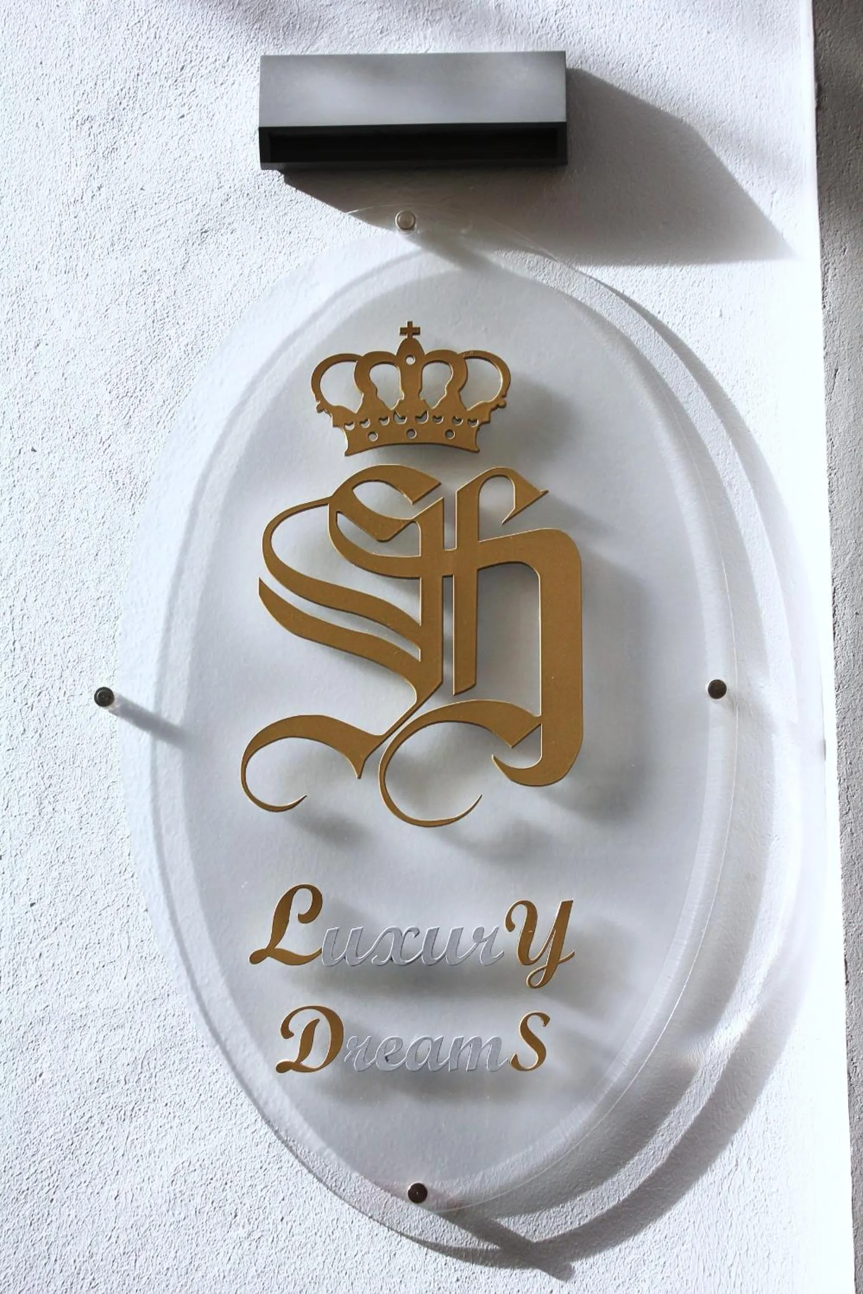 Logo/Certificate/Sign in Panther Home Luxury Dreams Sevilla