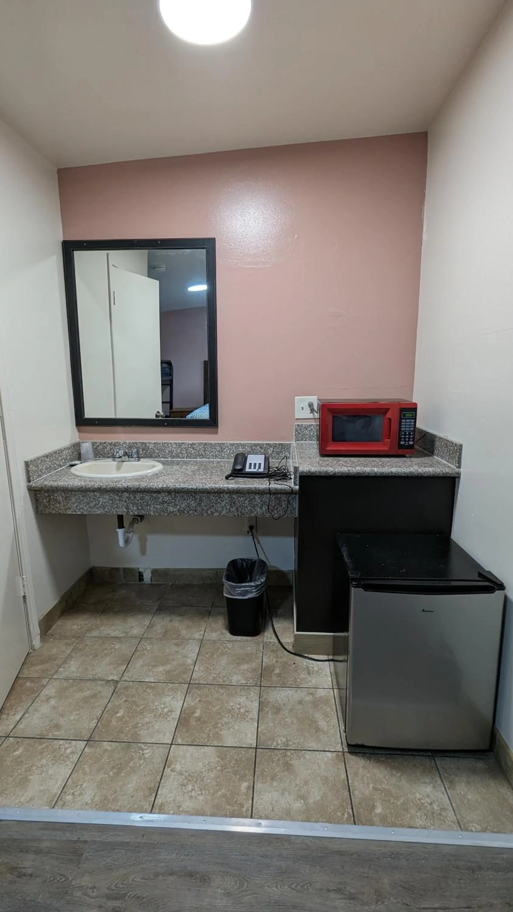 minibar in Portland Value Inn