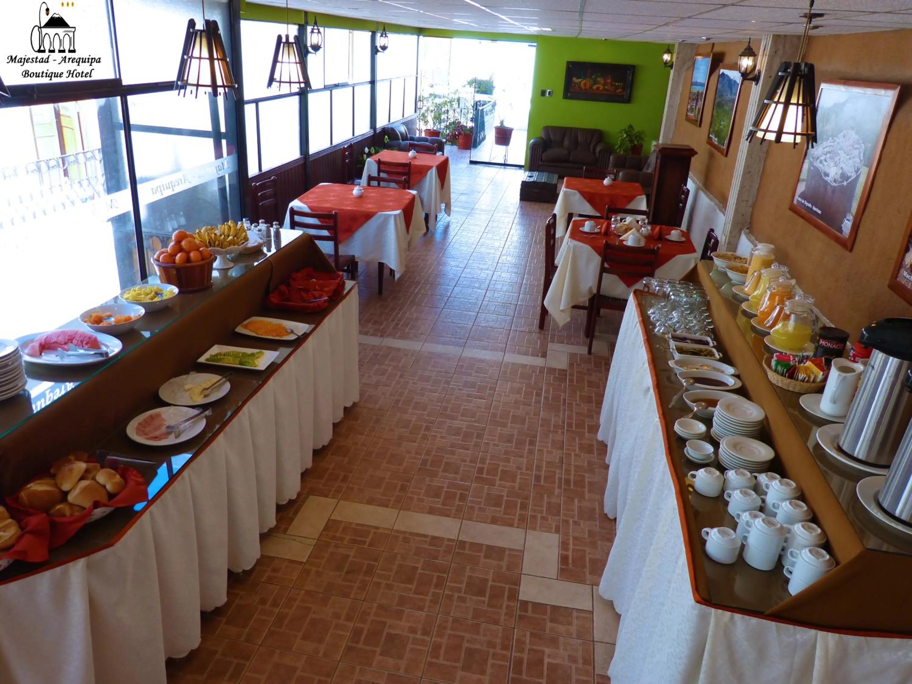 Restaurant/places to eat in Majestad Hotel Boutique