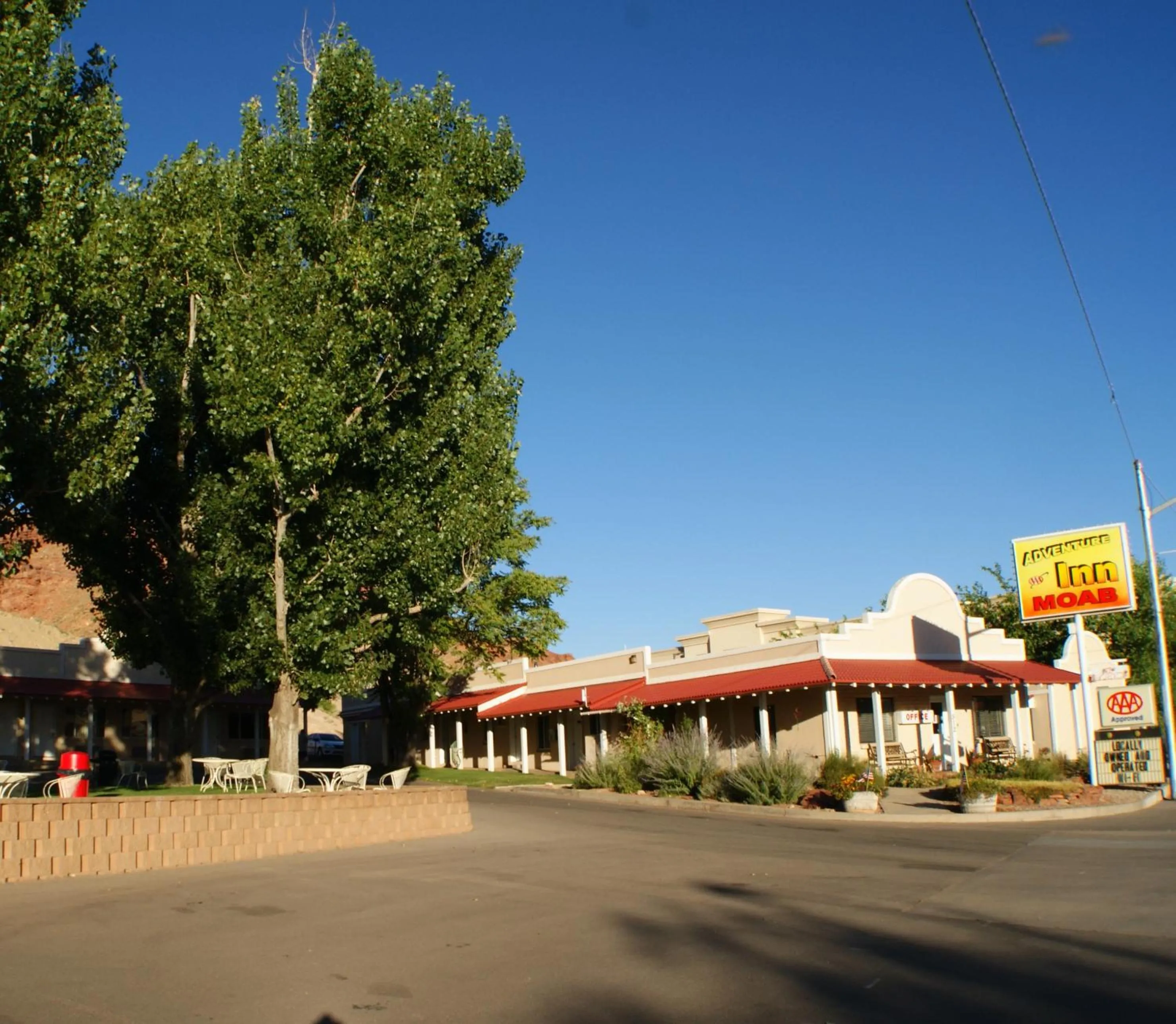 Facade/entrance in Adventure Inn Moab