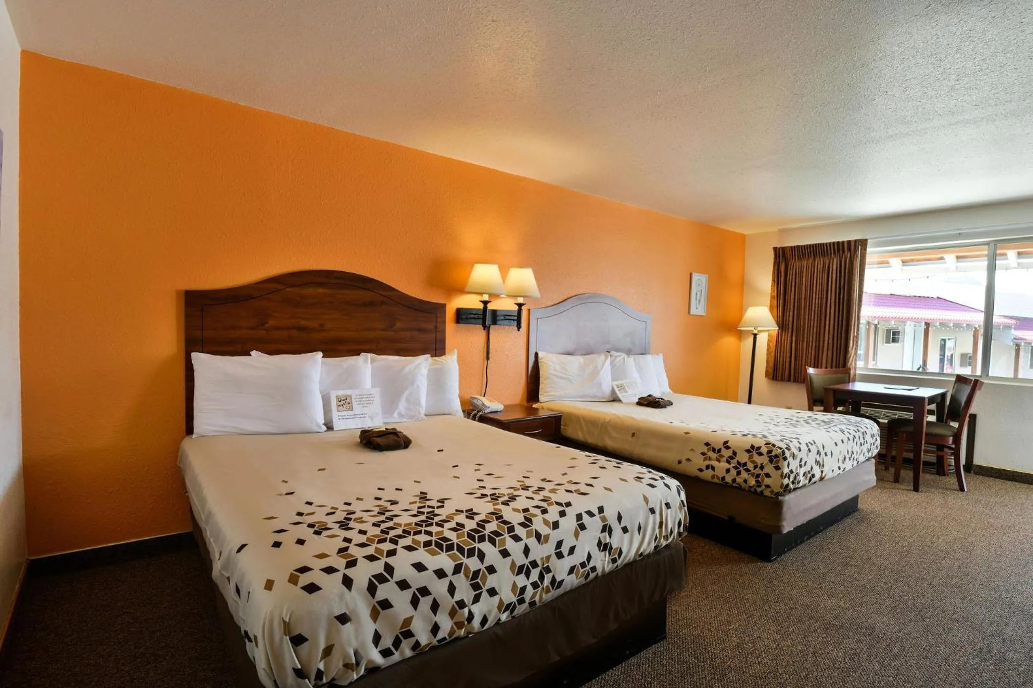 Balcony/Terrace, Bed in Adventure Inn Moab