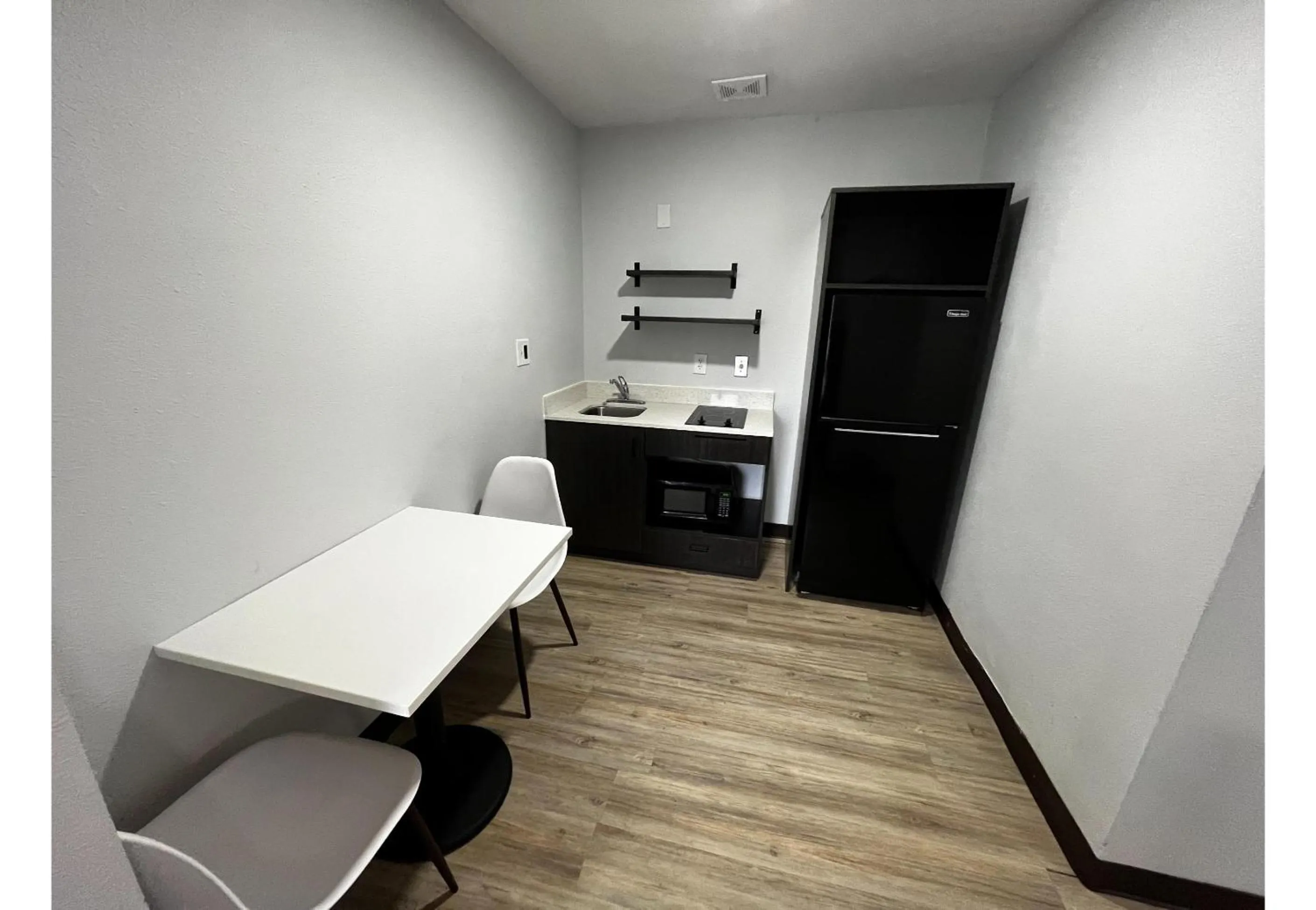 Photo of the whole room in Studio 6 Lafayette, LA I-10 & I-49 N