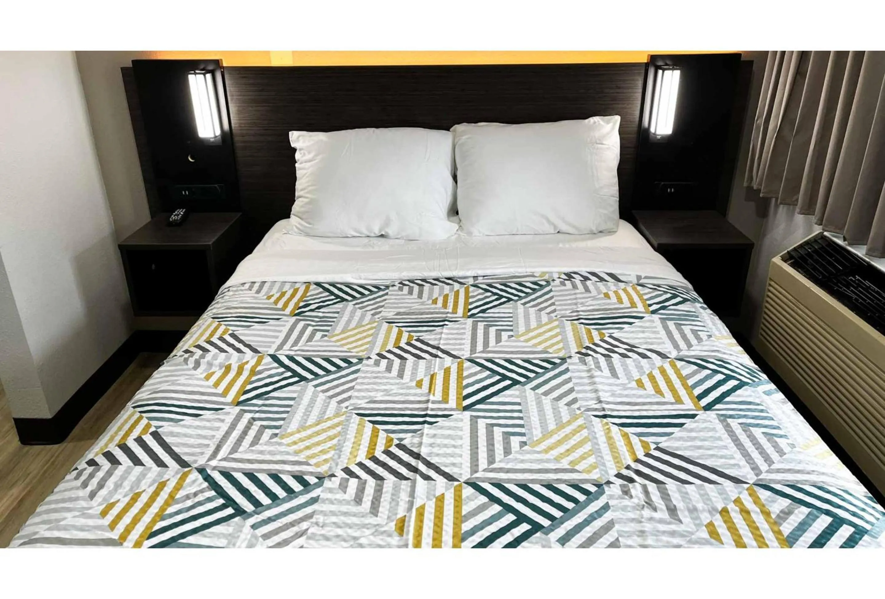 Bedroom, Bed in Studio 6 Lafayette, LA I-10 & I-49 N