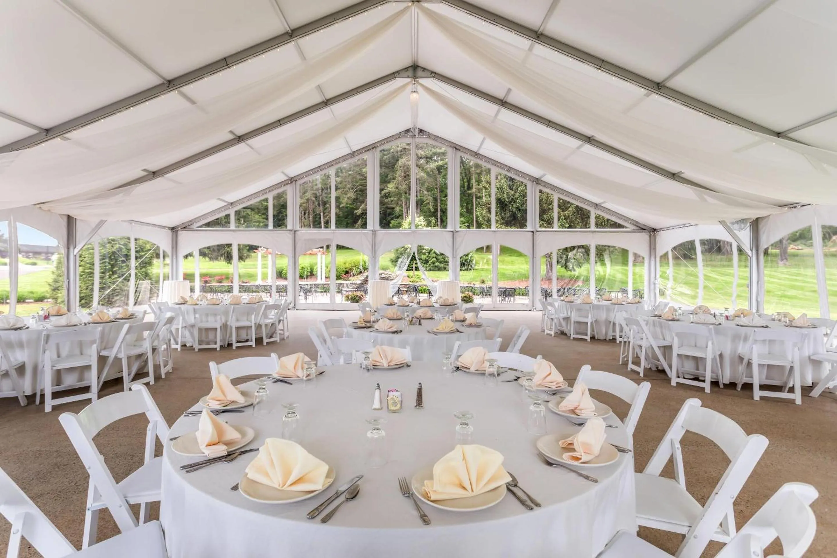 Meeting/conference room in Traditions Hotel & Spa Johnson City - Binghamton, an Ascend Collection Hotel