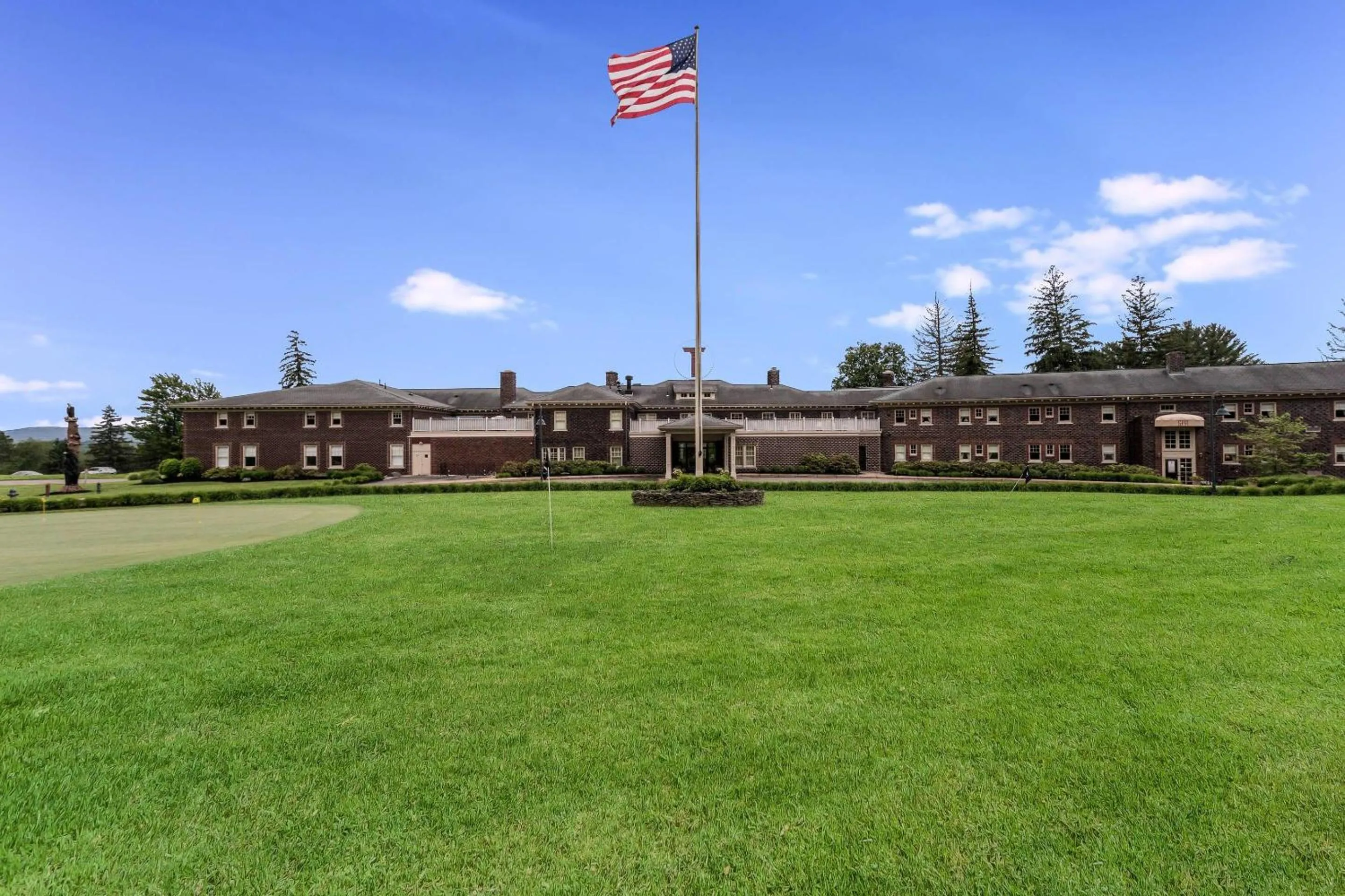 Property building in Traditions Hotel & Spa Johnson City - Binghamton, an Ascend Collection Hotel