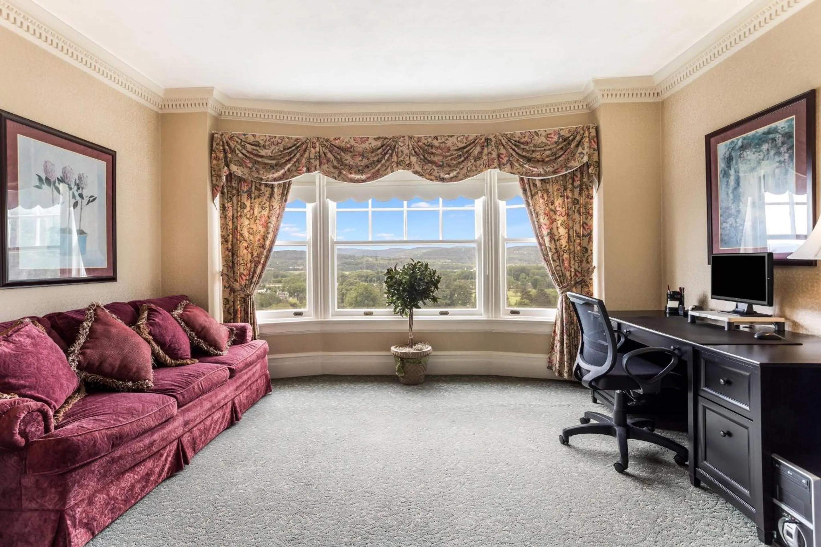 Business facilities in Traditions Hotel & Spa Johnson City - Binghamton, an Ascend Collection Hotel