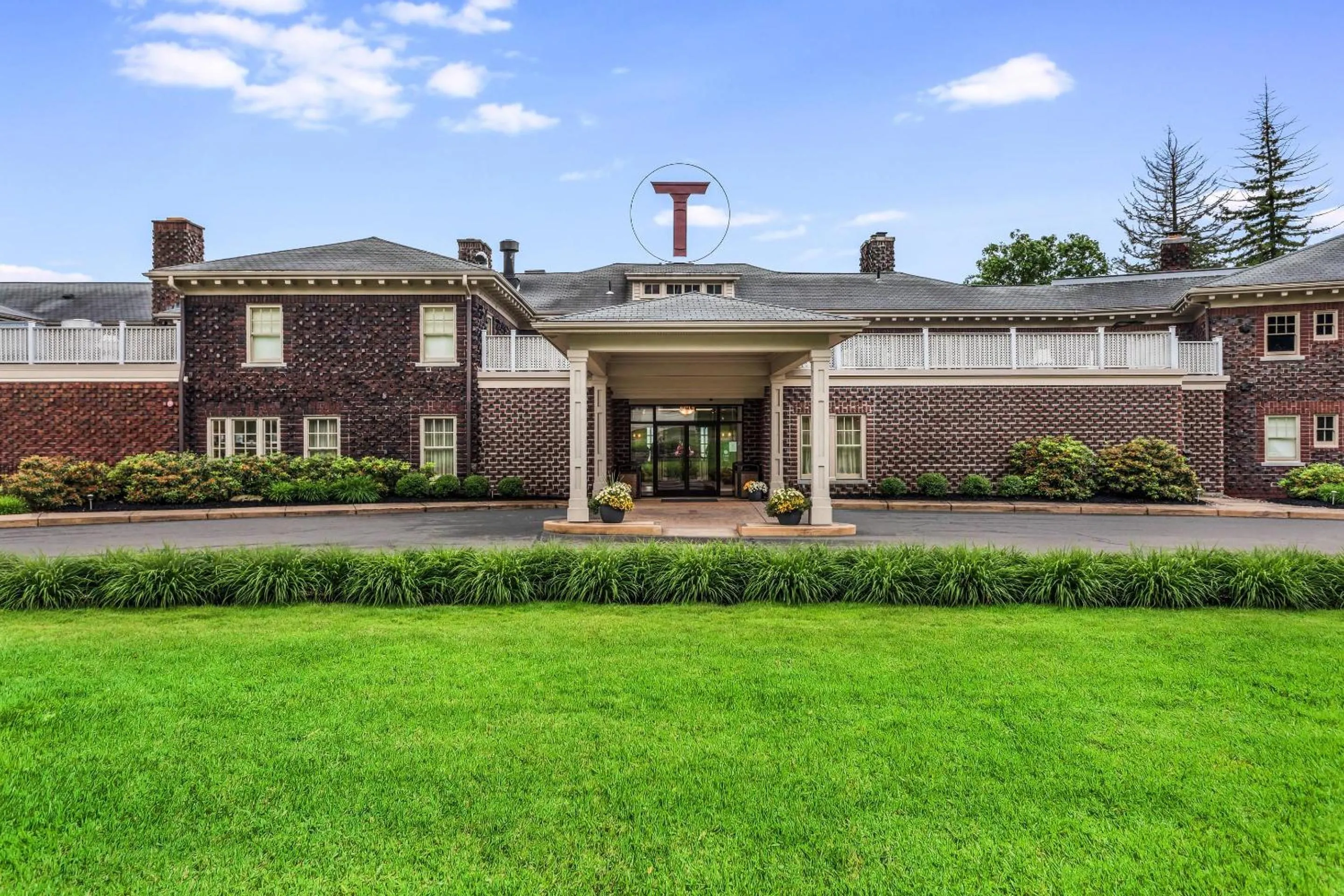 Property building in Traditions Hotel & Spa Johnson City - Binghamton, an Ascend Collection Hotel