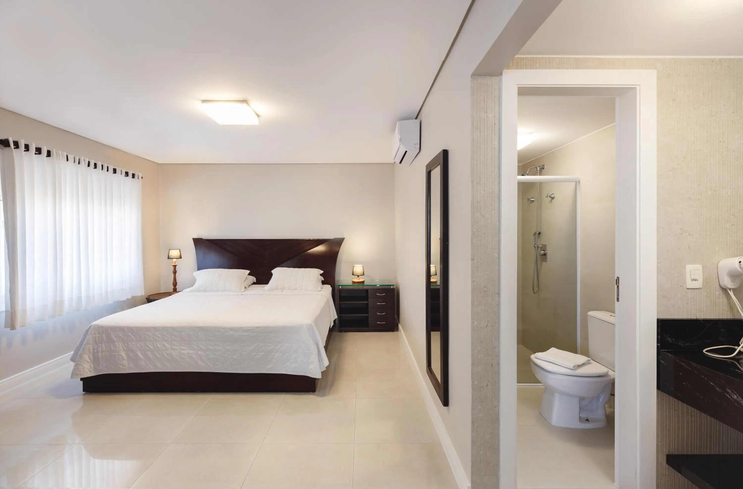 Bathroom, Bed in Pousada Bora Bora