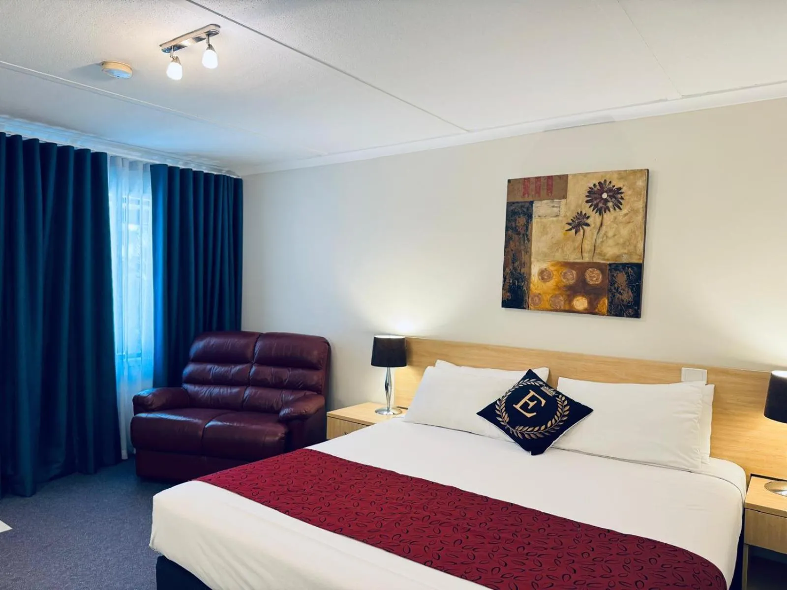 Bed in Edinburgh Motor Inn