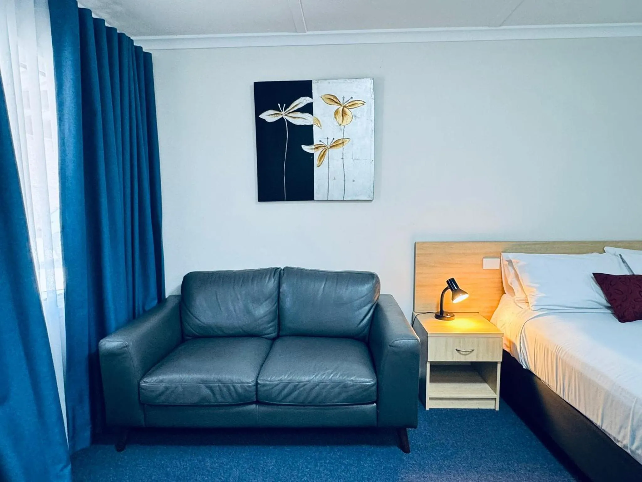 Bed in Edinburgh Motor Inn