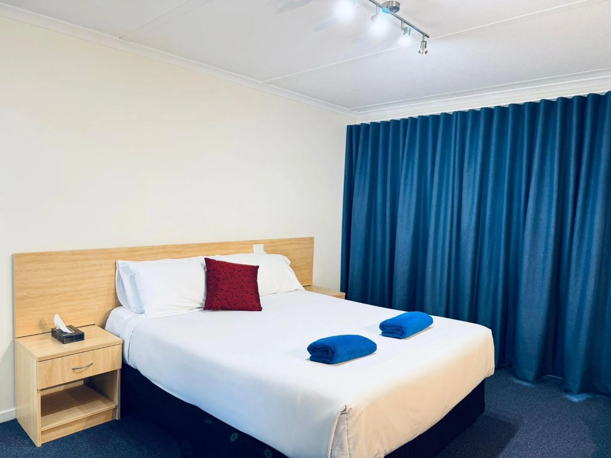 Bed in Edinburgh Motor Inn