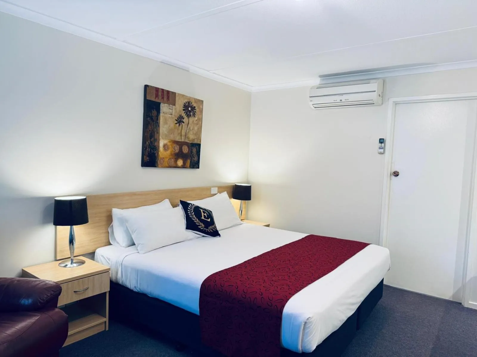 Bed in Edinburgh Motor Inn