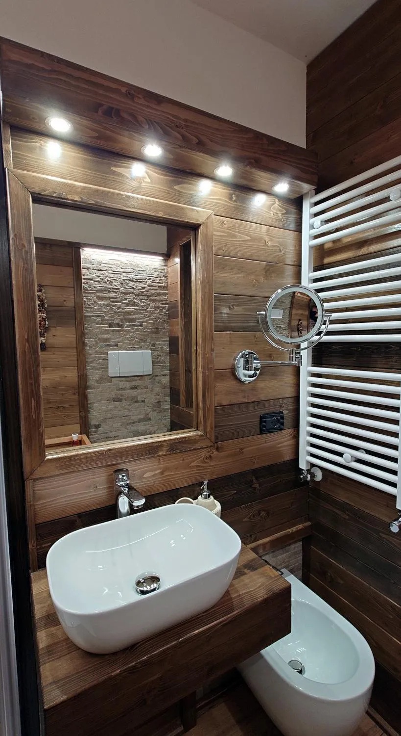 Bathroom in Bilocale centro paese con posto auto