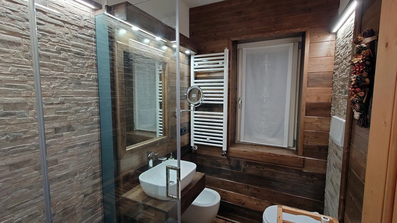 Bathroom in Bilocale centro paese con posto auto