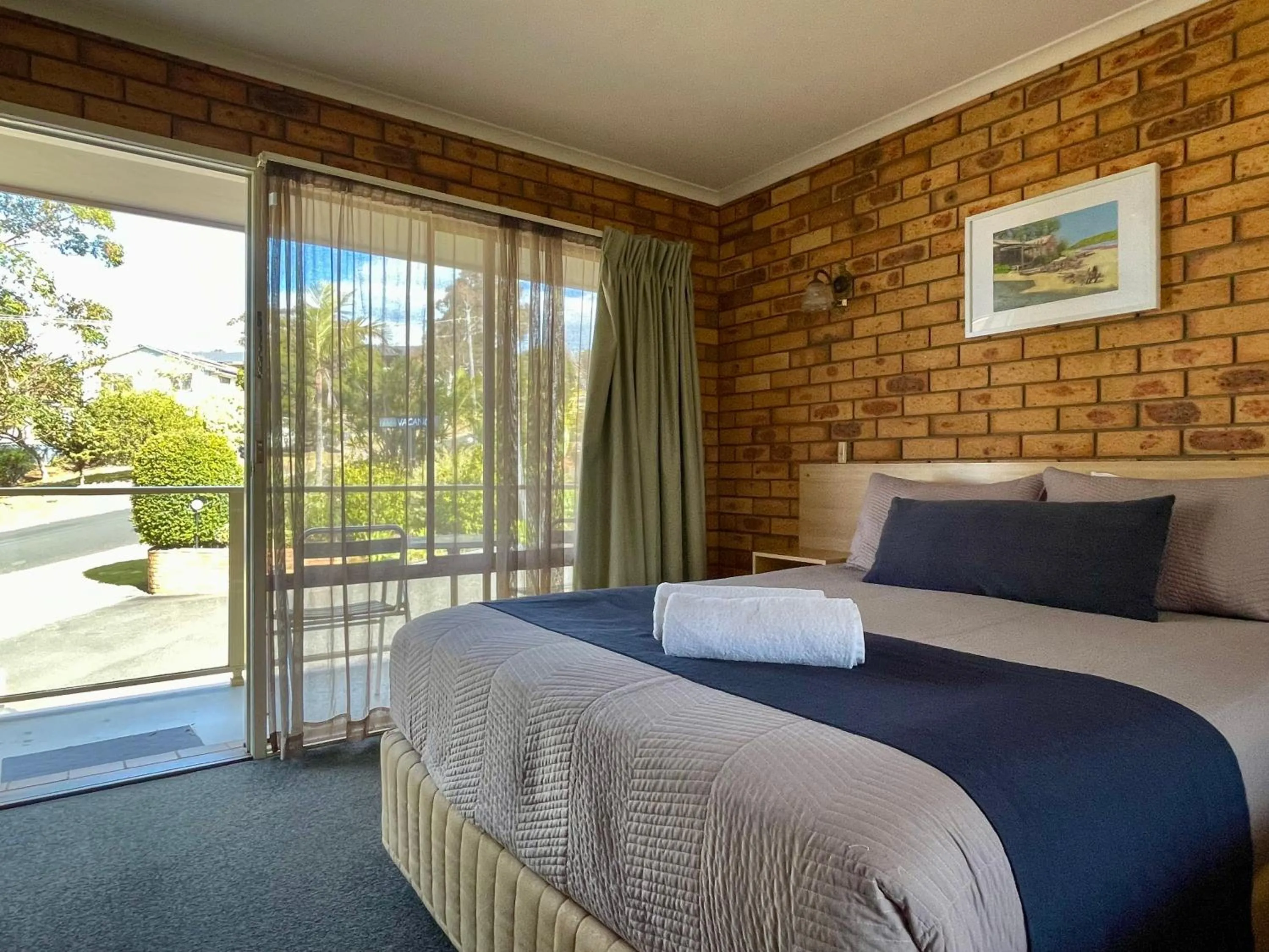 Bed in Ocean View Motor Inn Merimbula
