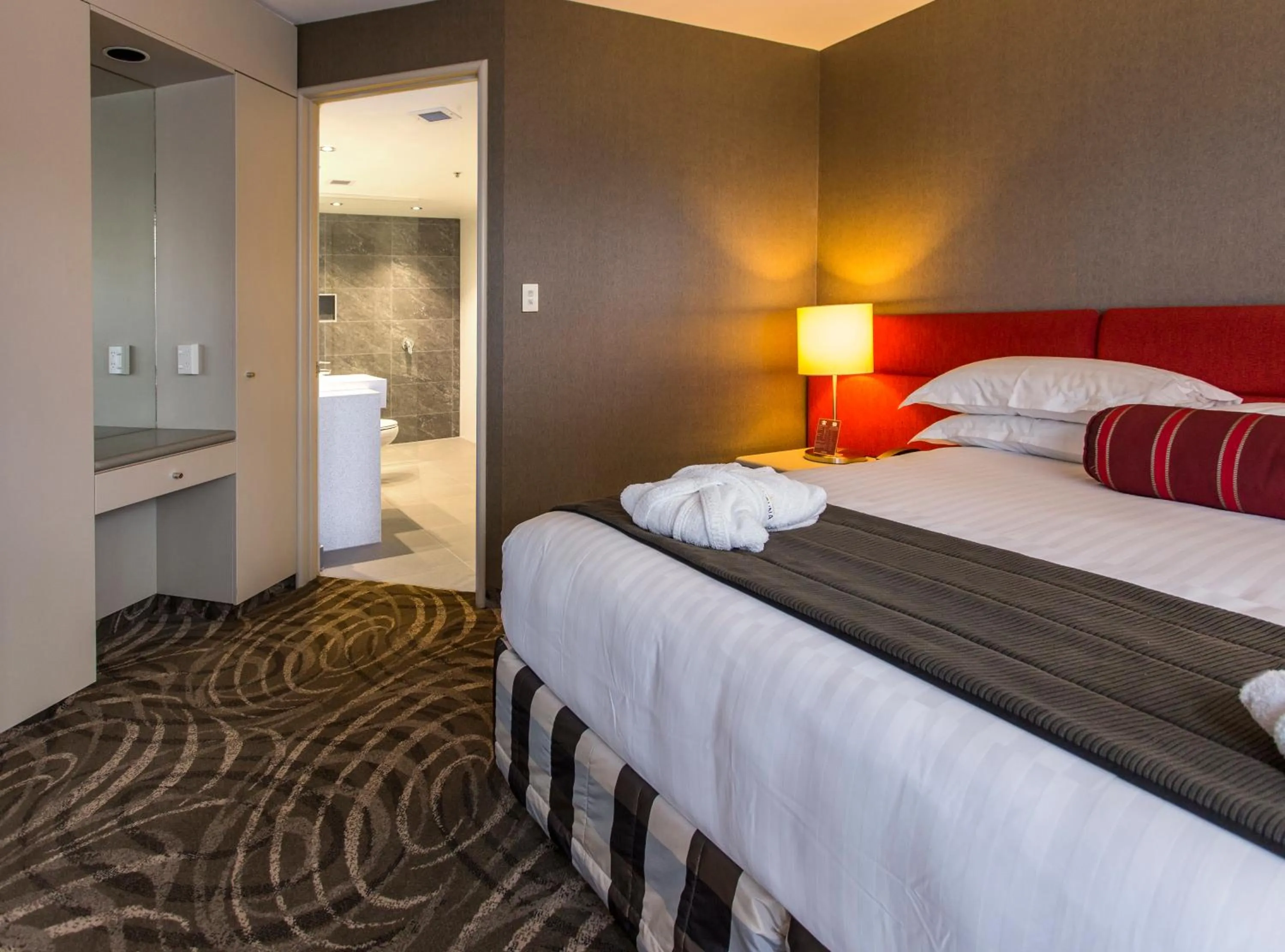 Bed in Waipuna Hotel & Conference Centre